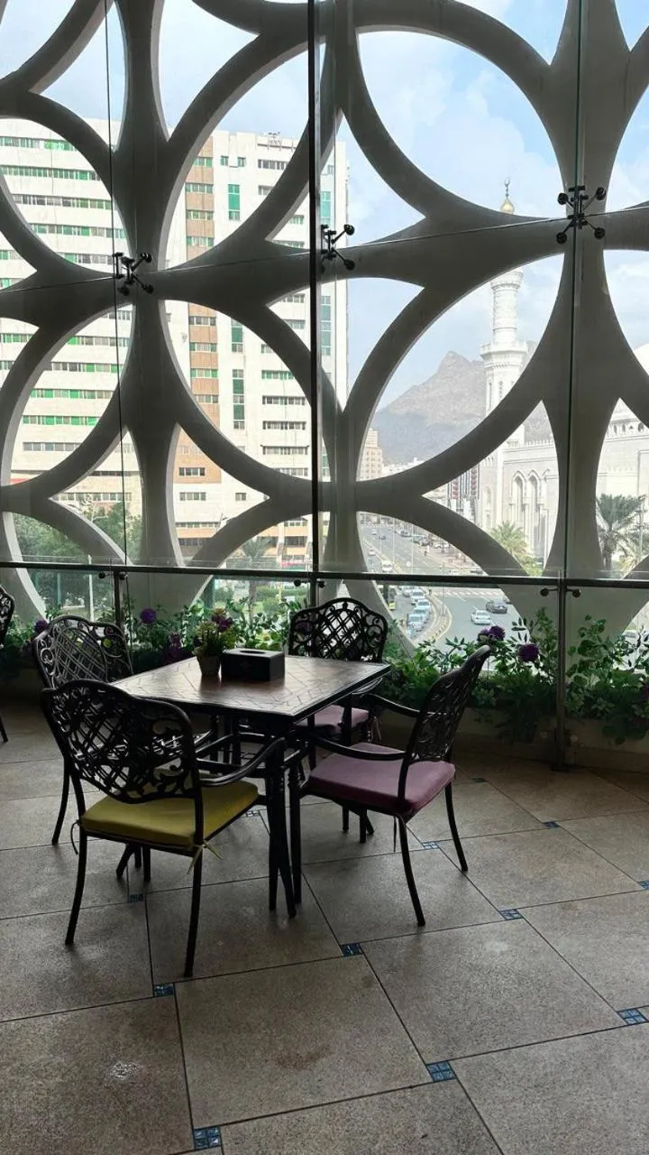Swimming pool in Violet Al Azizia Hotel MASJID Al Qatari
