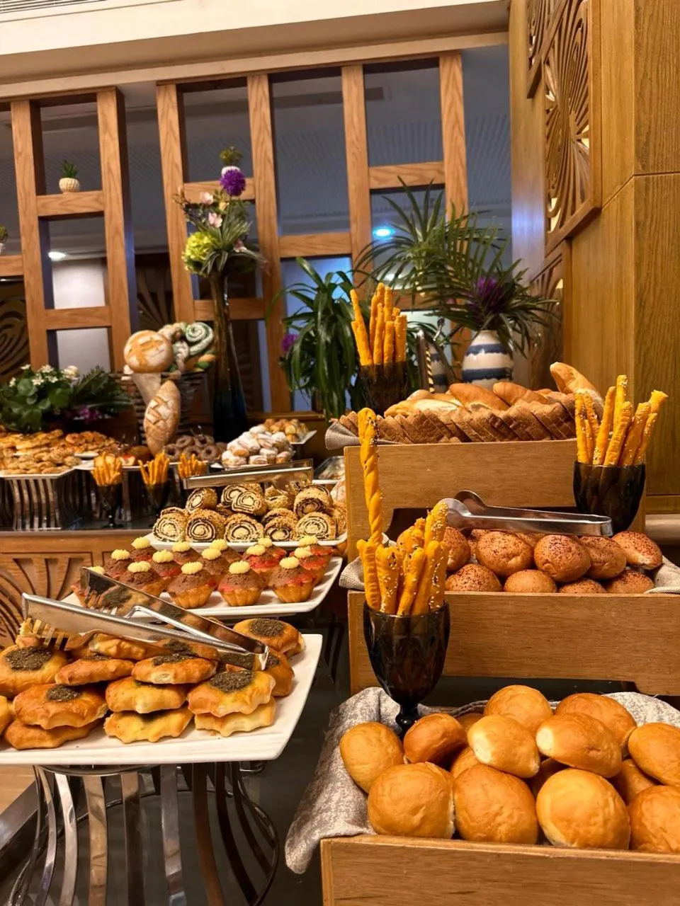 Restaurant/places to eat in Violet Al Azizia Hotel MASJID Al Qatari