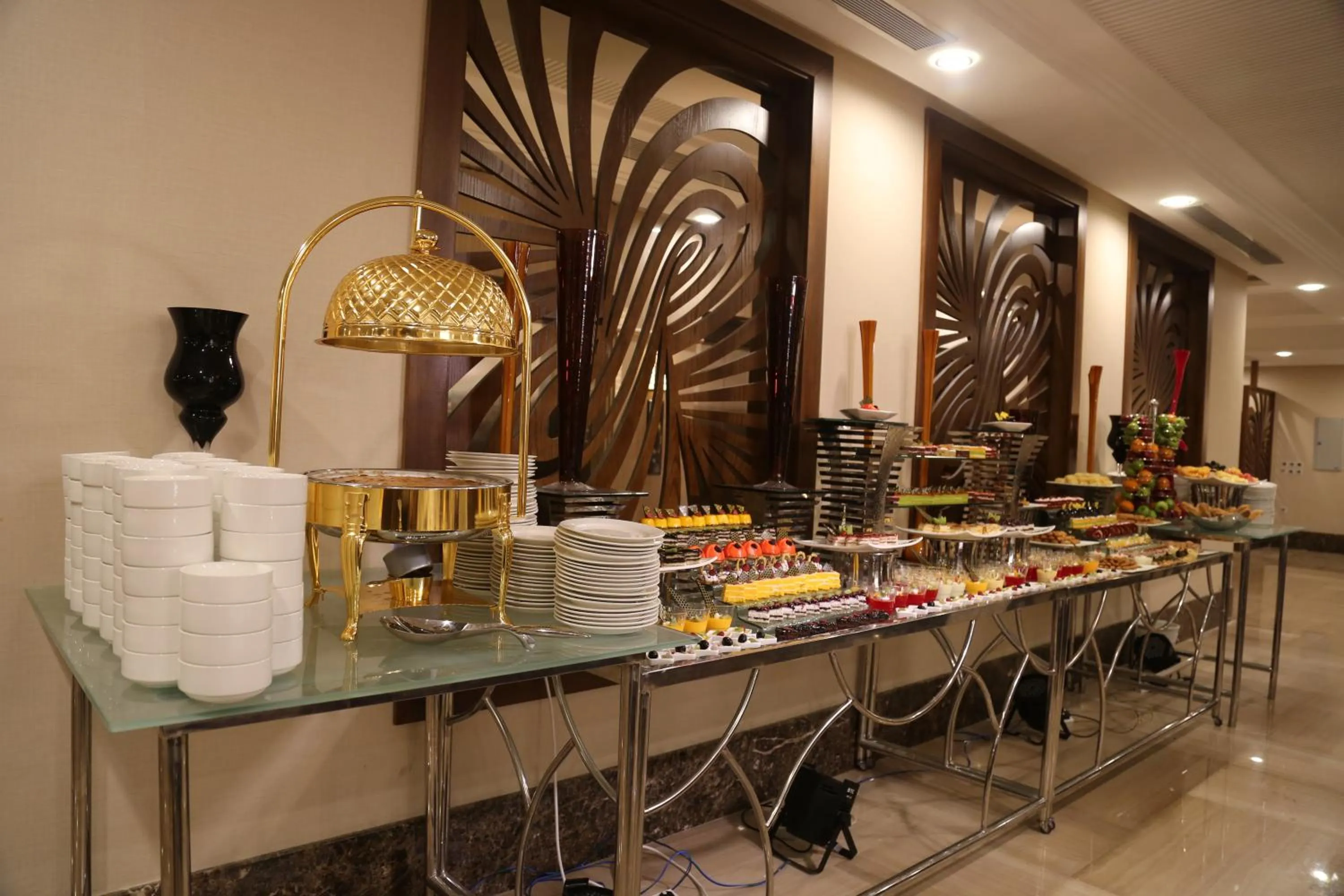 Restaurant/places to eat in Violet Al Azizia Hotel MASJID Al Qatari