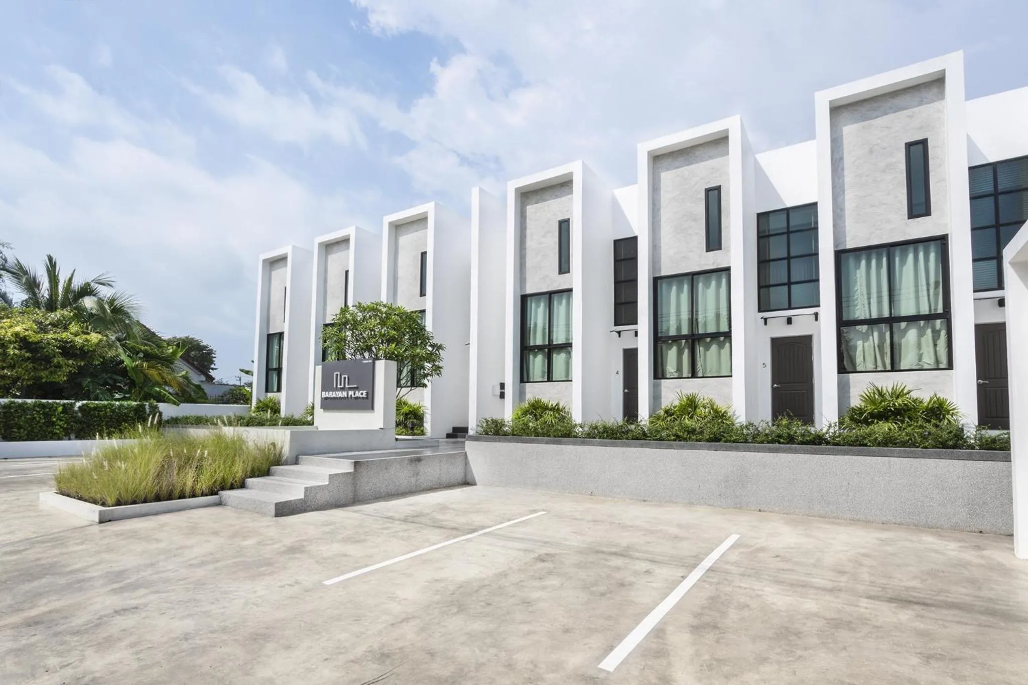 Property building in Barayan place