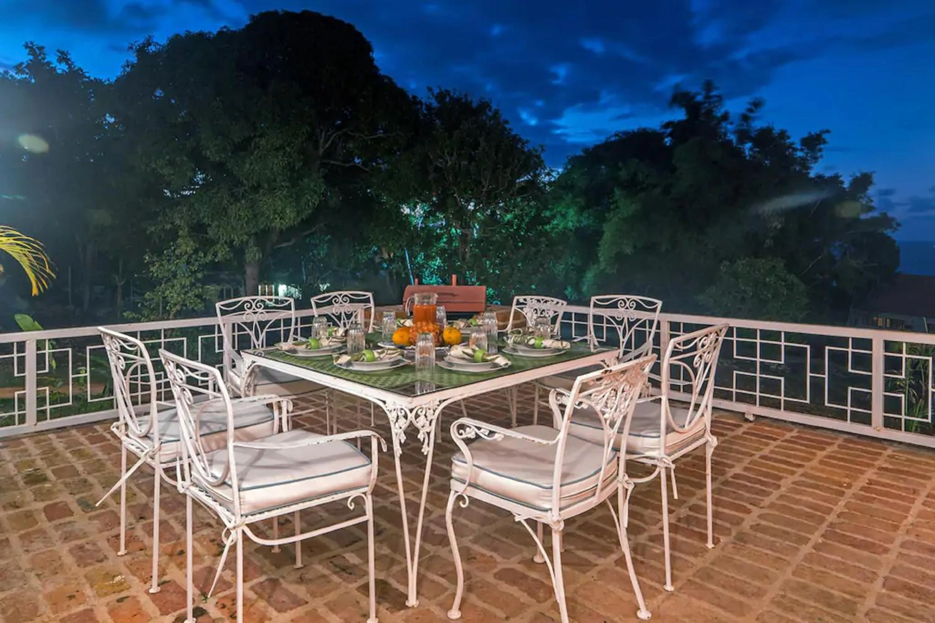 Dining area in Magnificent 5-Bedroom Estate Villa, Sleeps 12