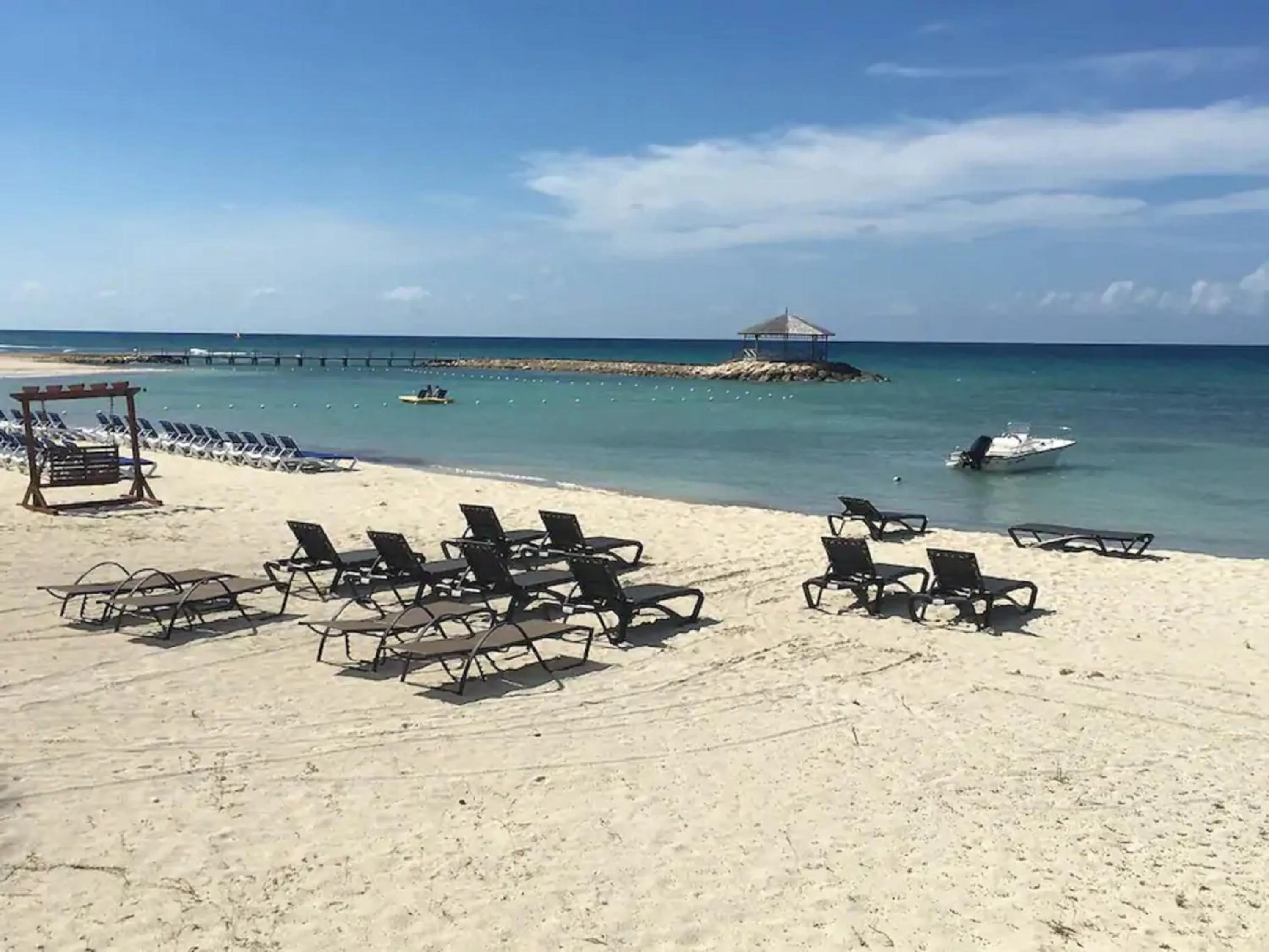 Area and facilities in Magnificent 5-Bedroom Estate Villa, Sleeps 12