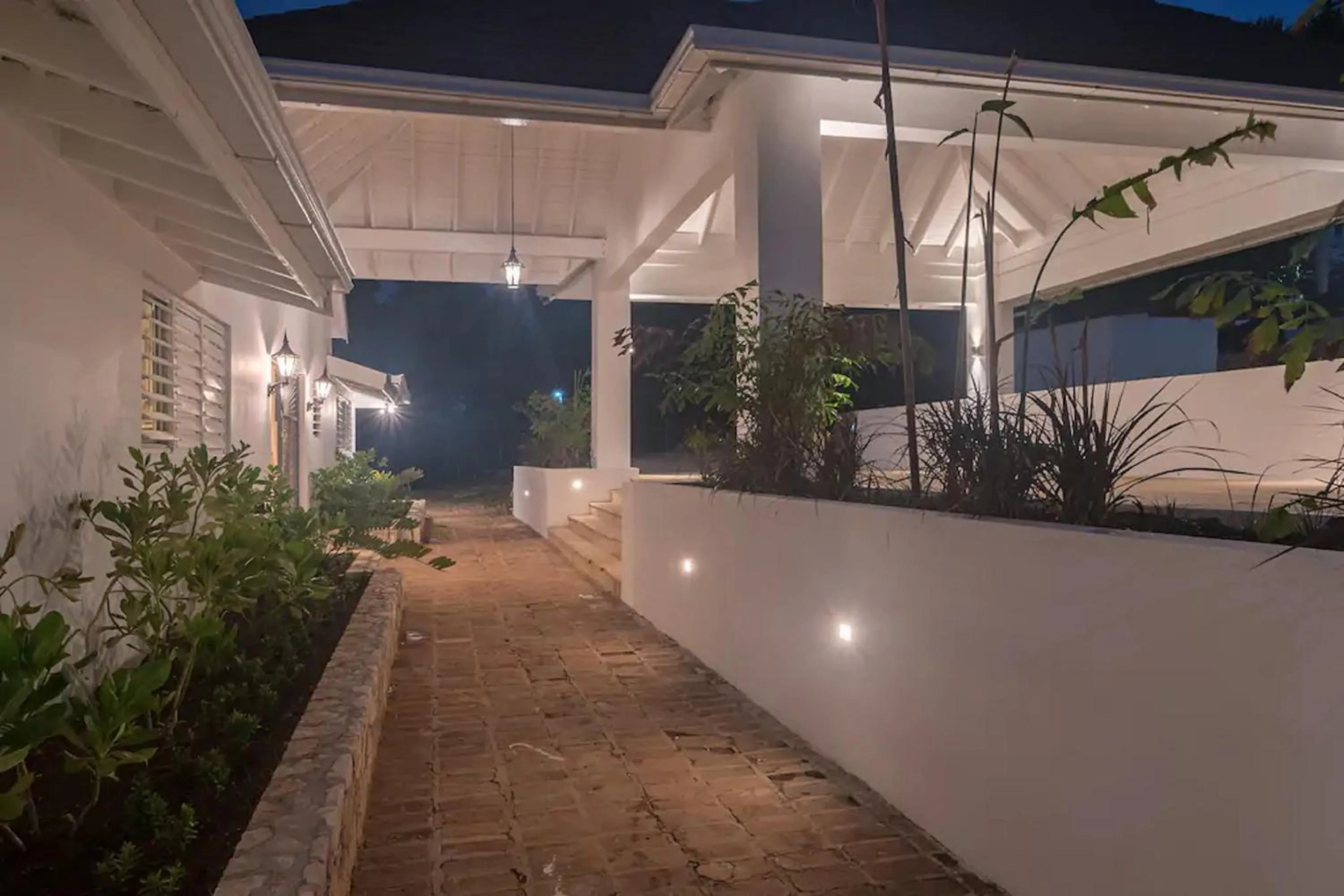 Library in Magnificent 5-Bedroom Estate Villa, Sleeps 12