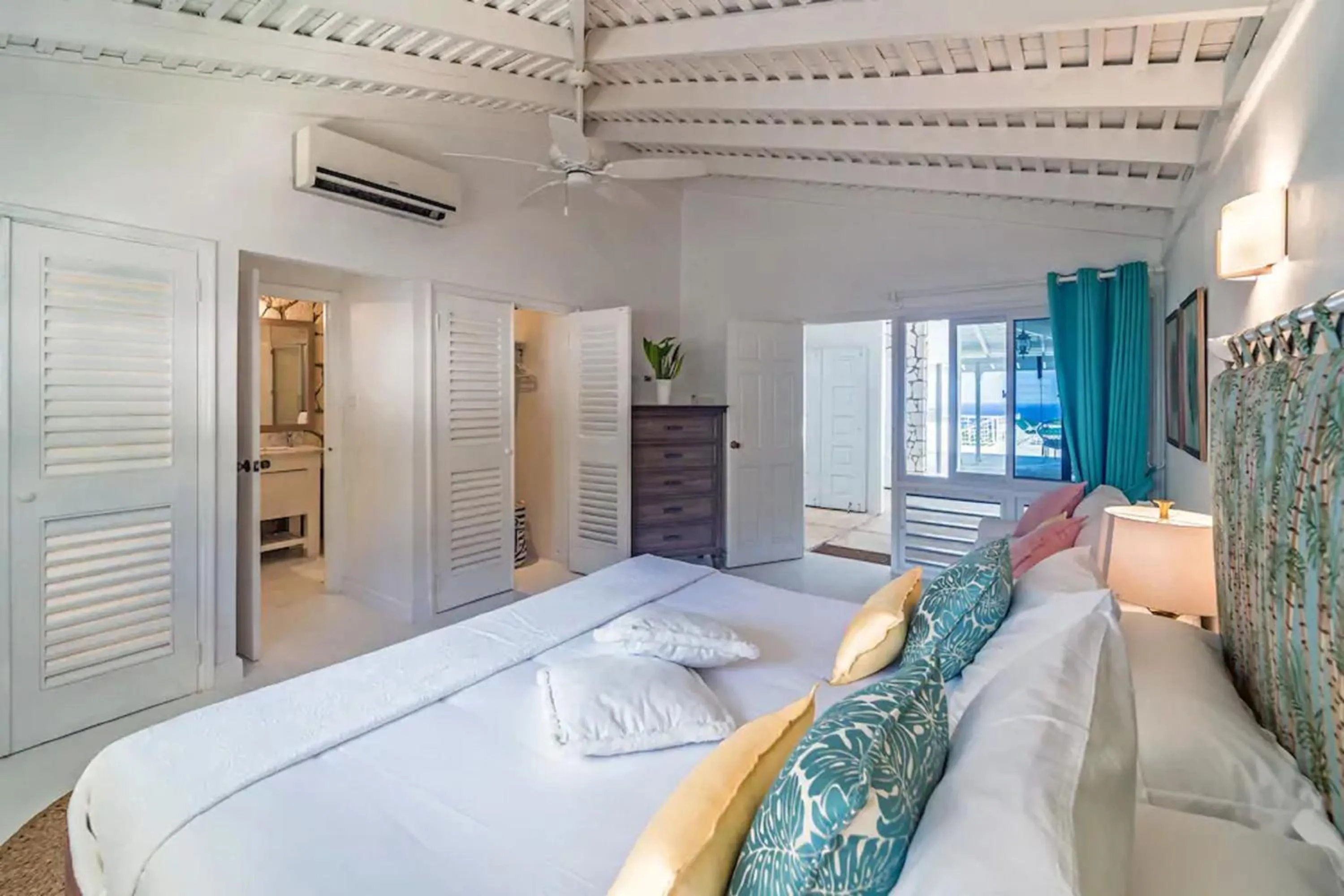 Bedroom, Bed in Magnificent 5-Bedroom Estate Villa, Sleeps 12