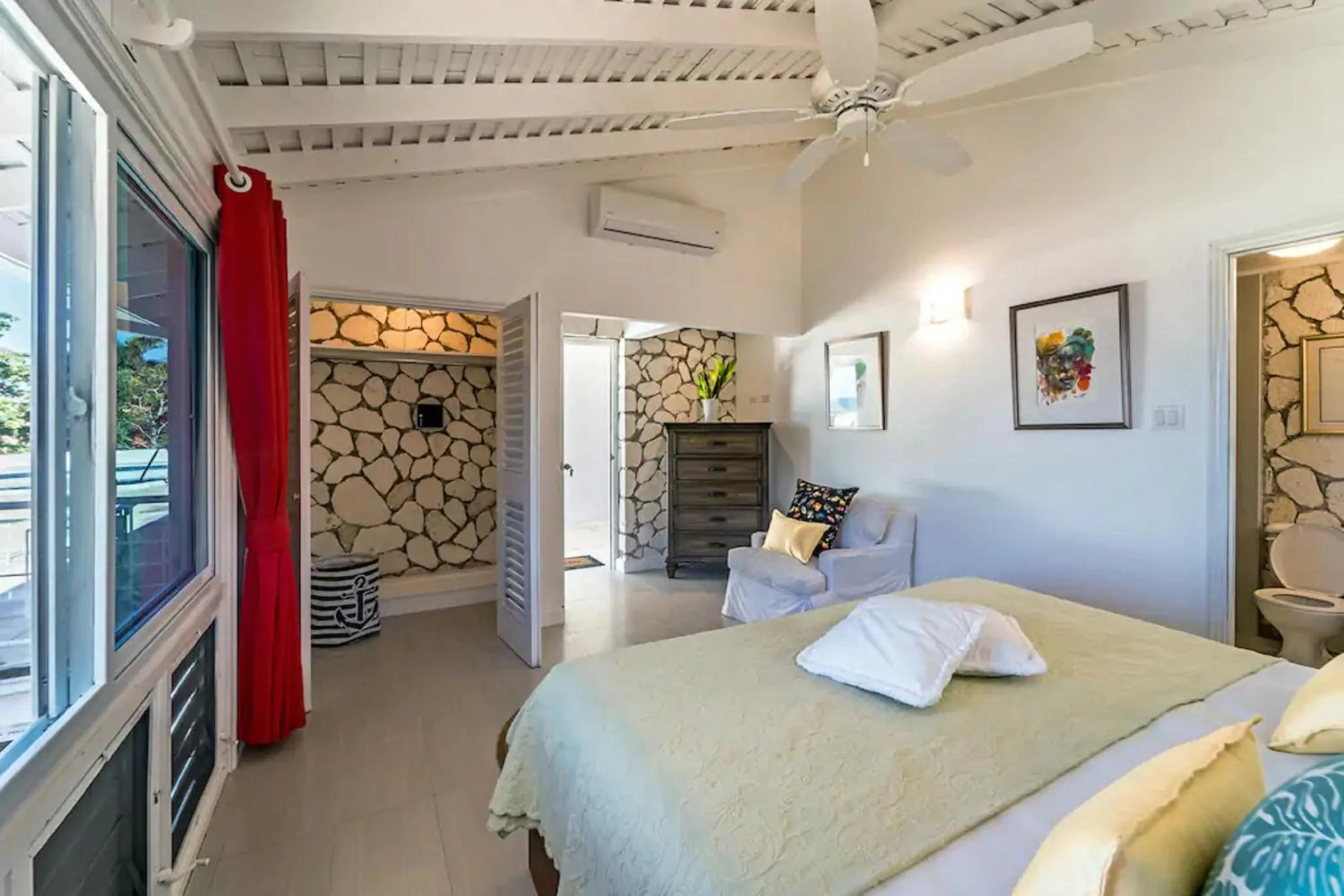 Bedroom, Bed in Magnificent 5-Bedroom Estate Villa, Sleeps 12