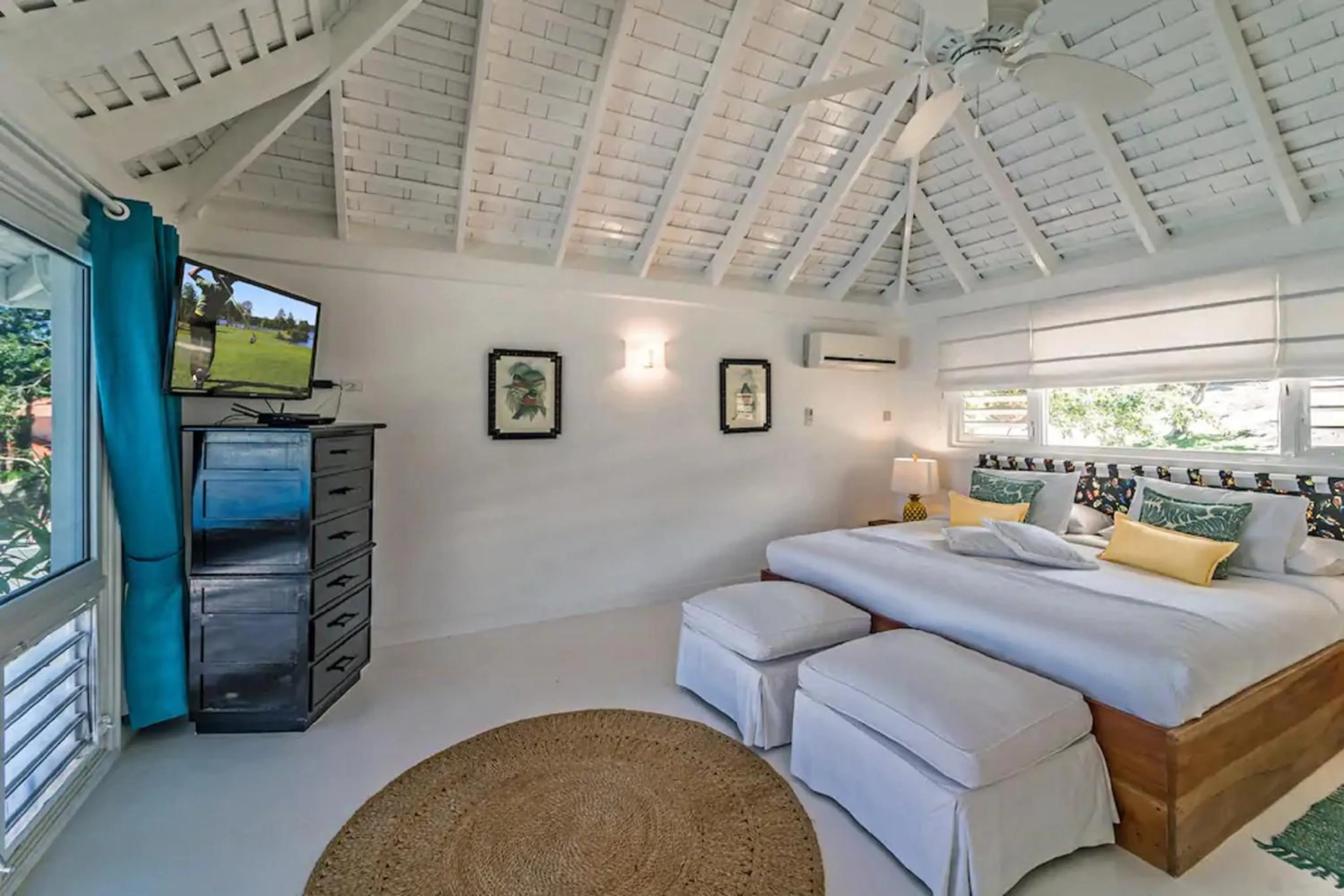 Bedroom, Bed in Magnificent 5-Bedroom Estate Villa, Sleeps 12