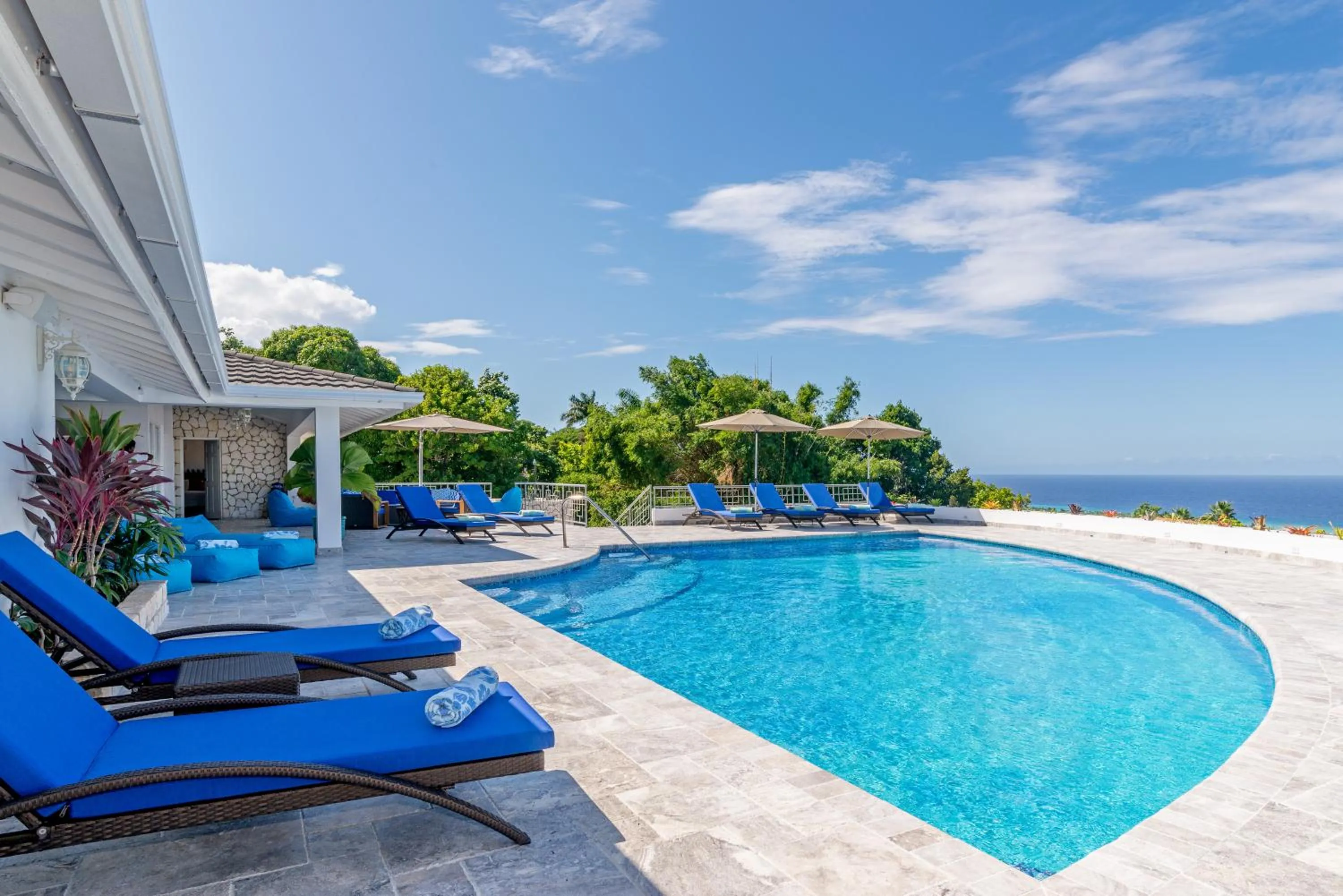 Magnificent 5-Bedroom Estate Villa, Sleeps 12