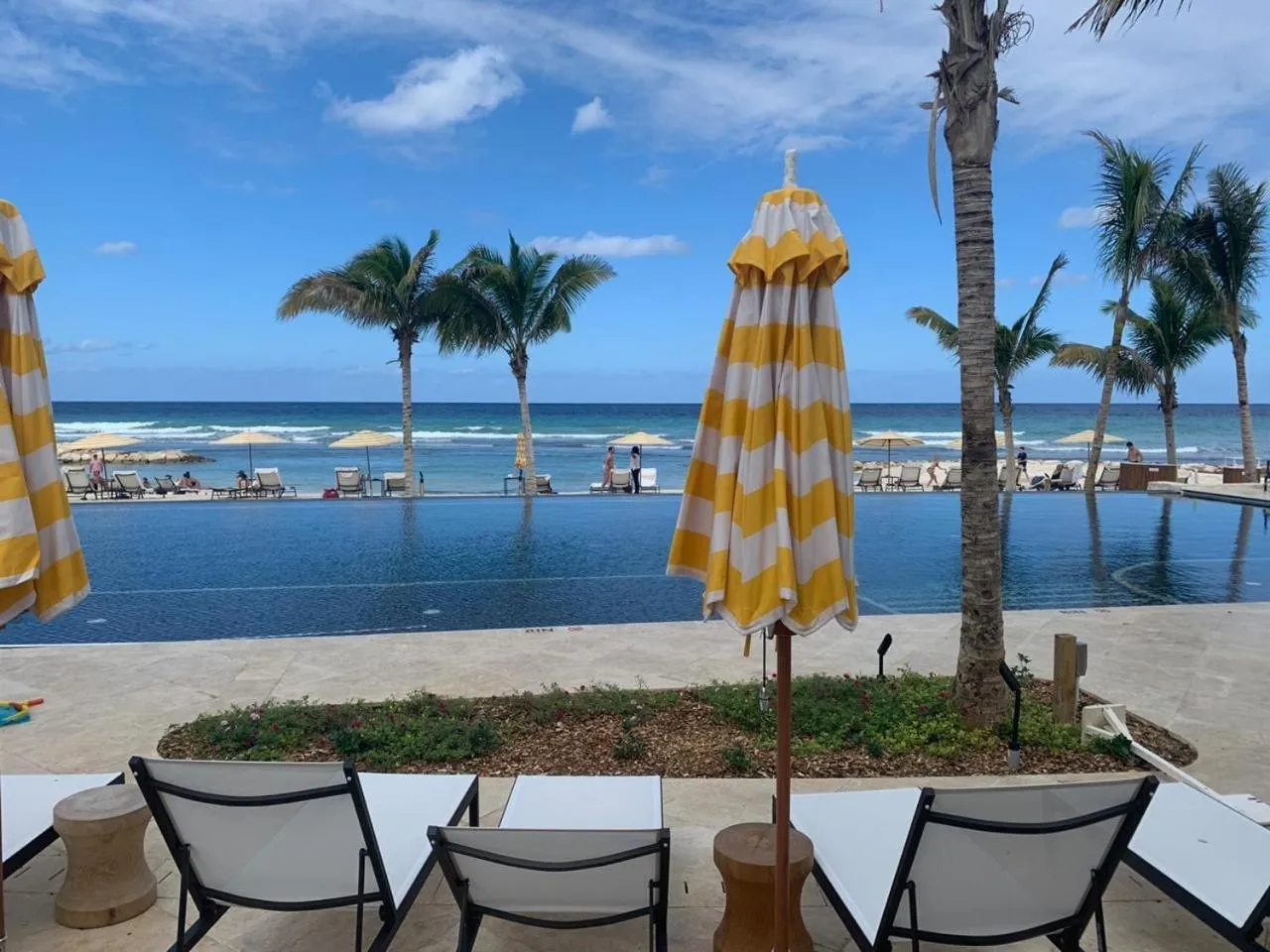 Sea view in Magnificent 5-Bedroom Estate Villa, Sleeps 12