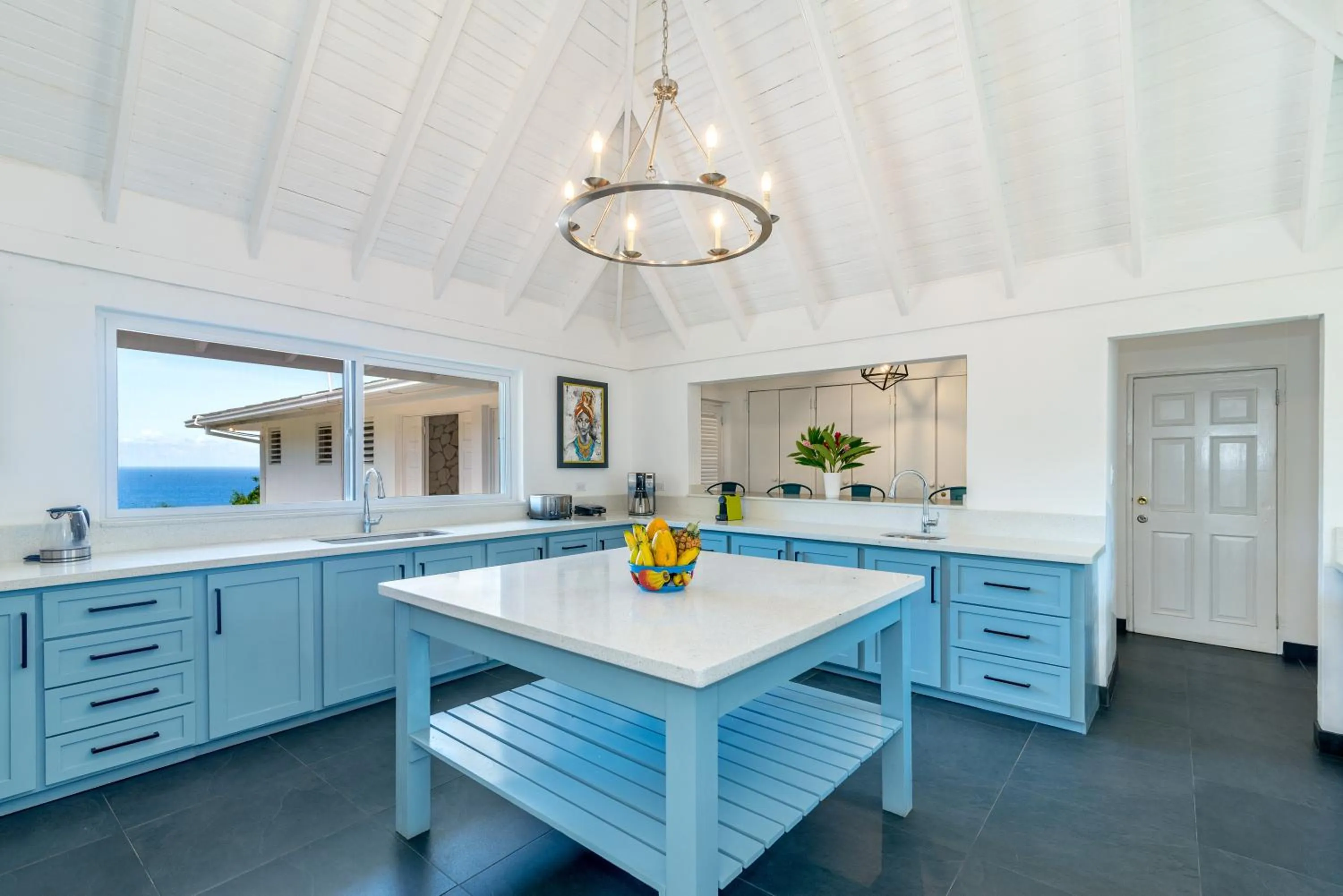 Magnificent 5-Bedroom Estate Villa, Sleeps 12