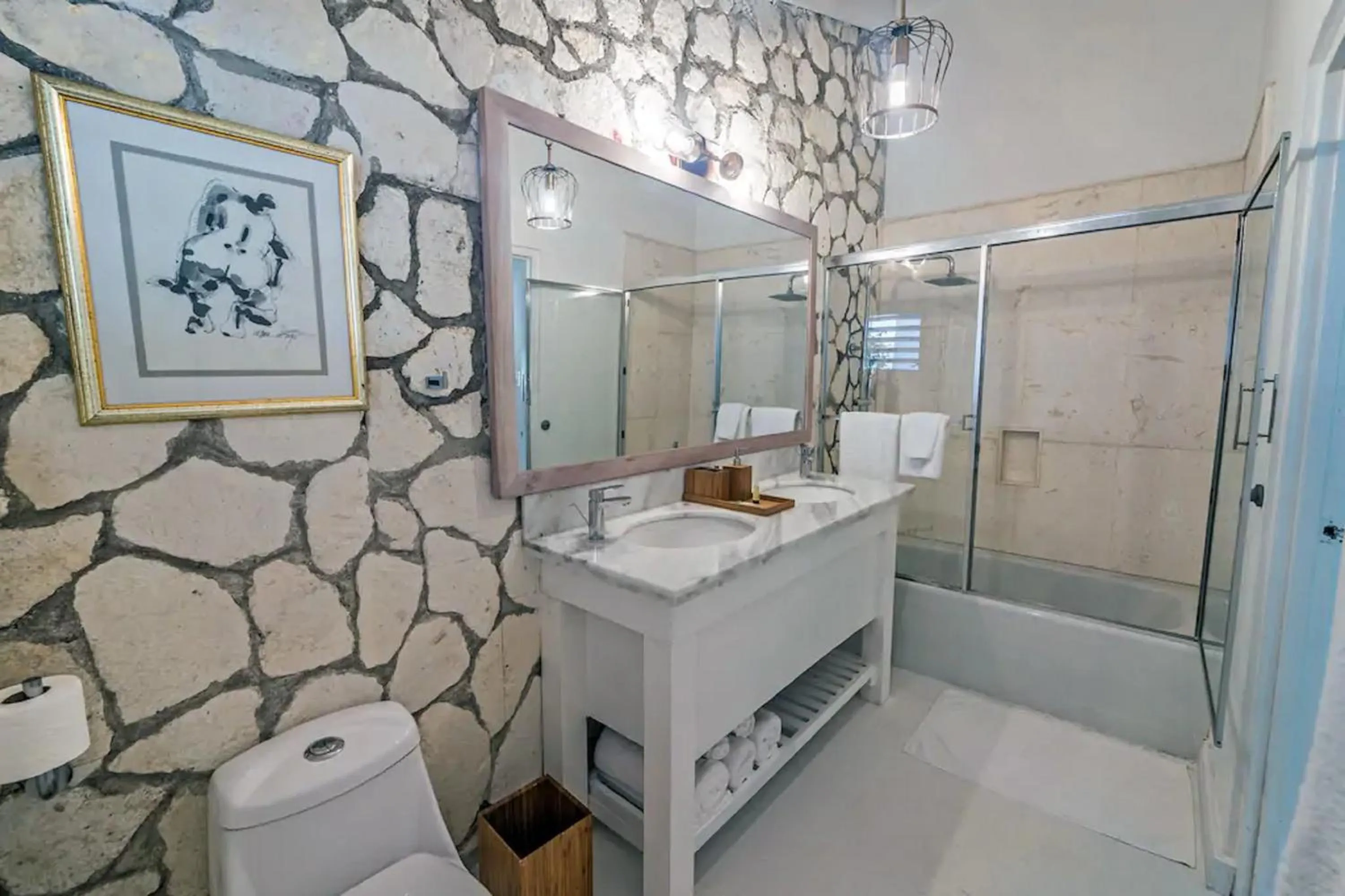 Bathroom in Magnificent 5-Bedroom Estate Villa, Sleeps 12