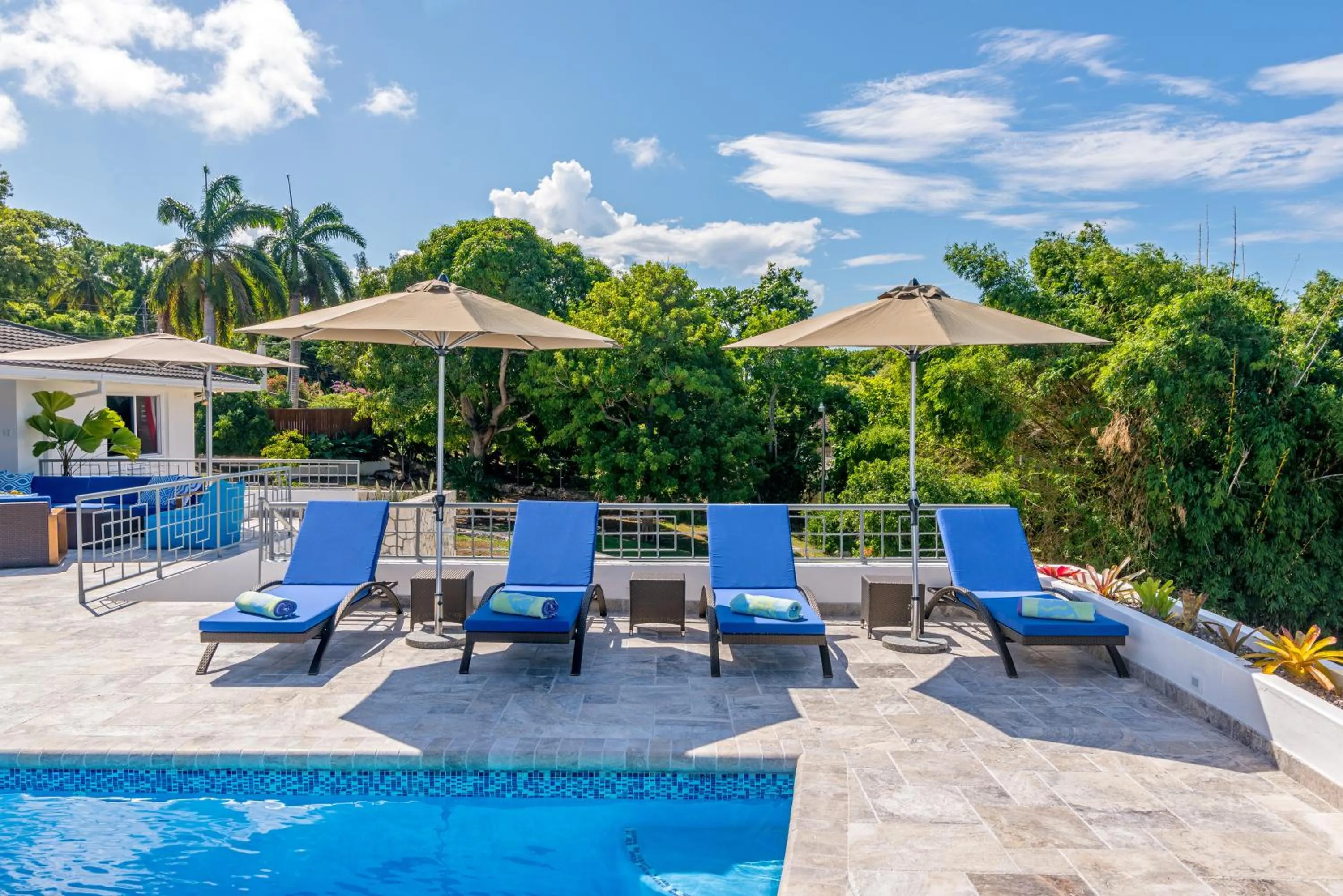 Magnificent 5-Bedroom Estate Villa, Sleeps 12