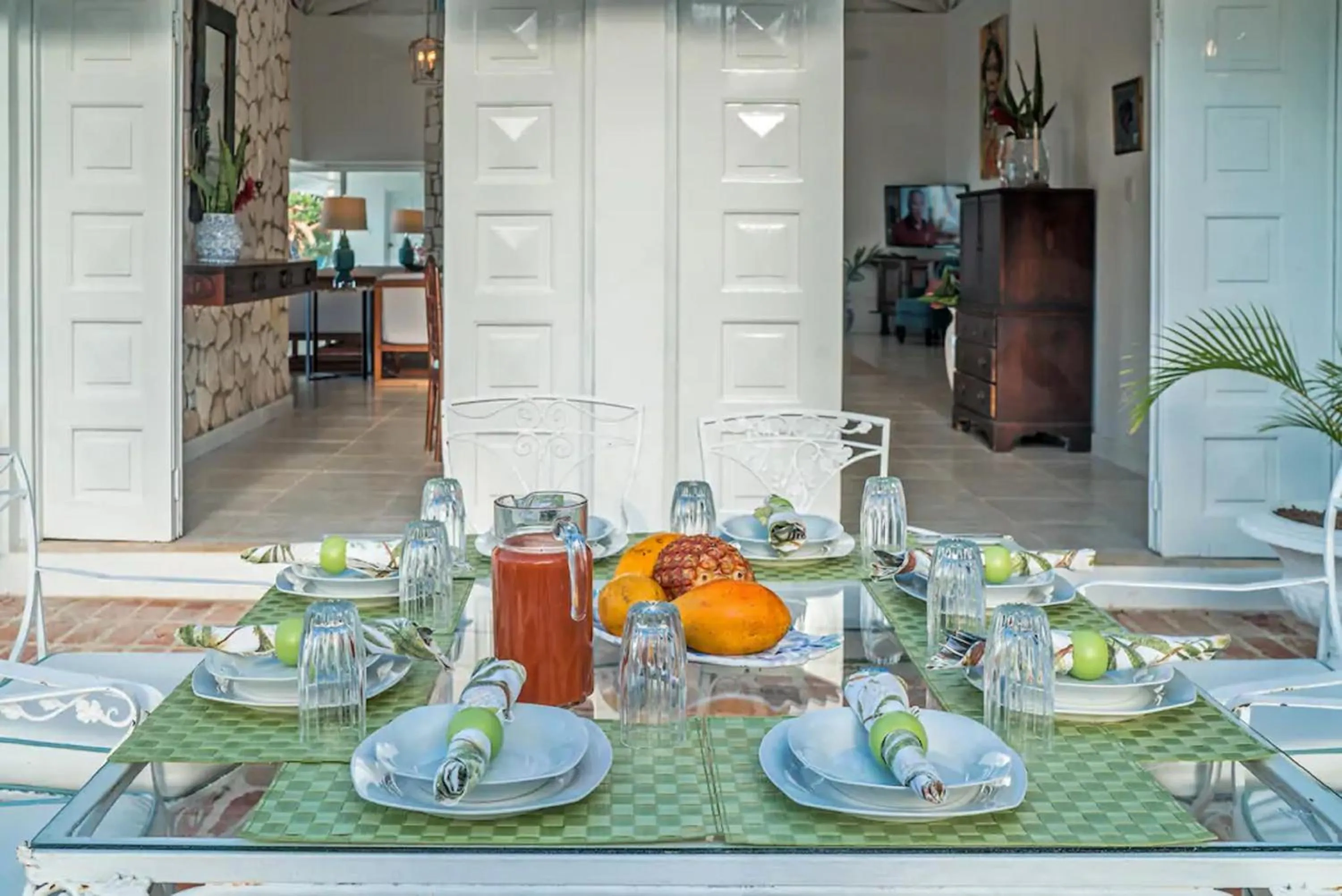 Dining area in Magnificent 5-Bedroom Estate Villa, Sleeps 12