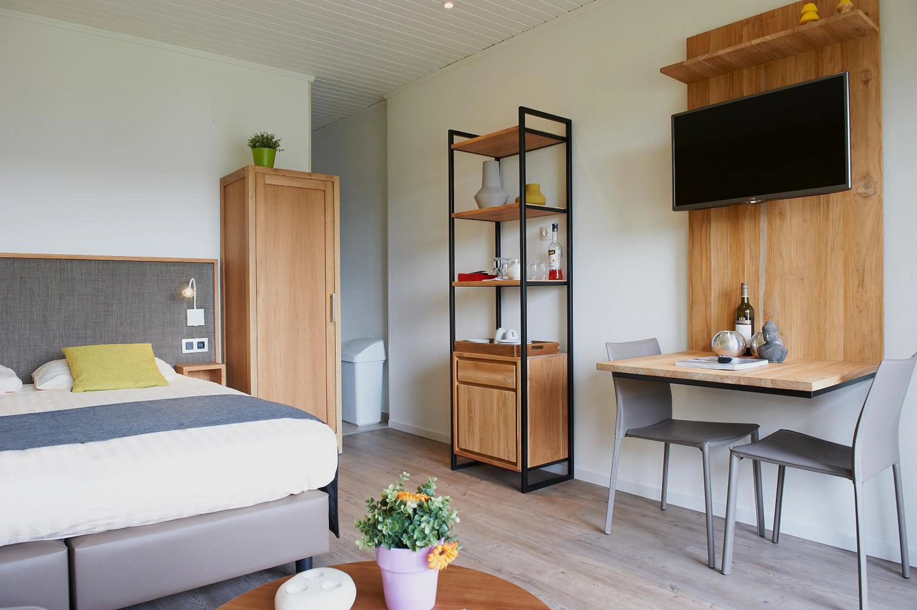 Communal lounge/ TV room, Bed in Holiday Park La Sapinière