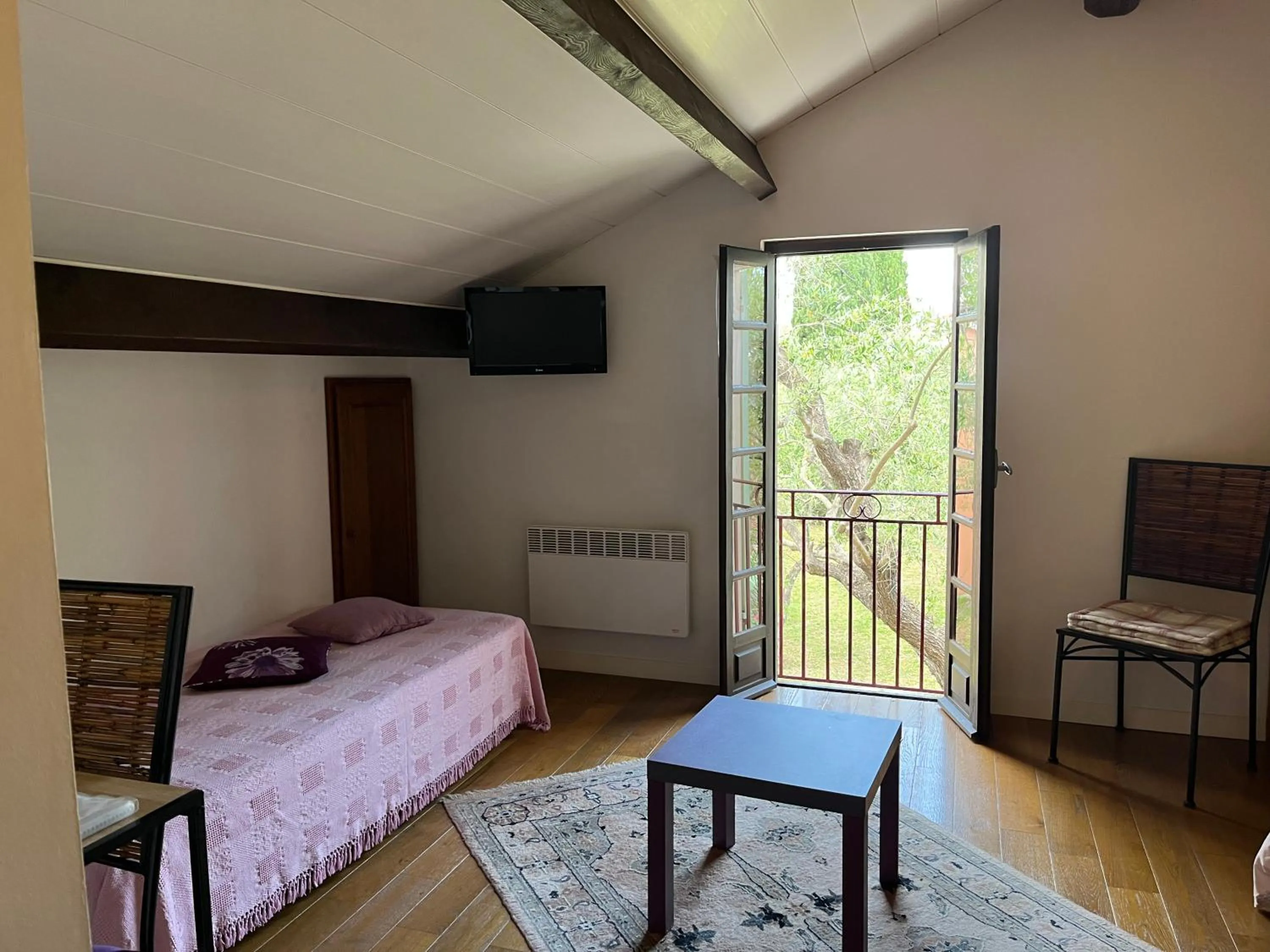 Bedroom, Bed in Domaine Le Clos des Oliviers