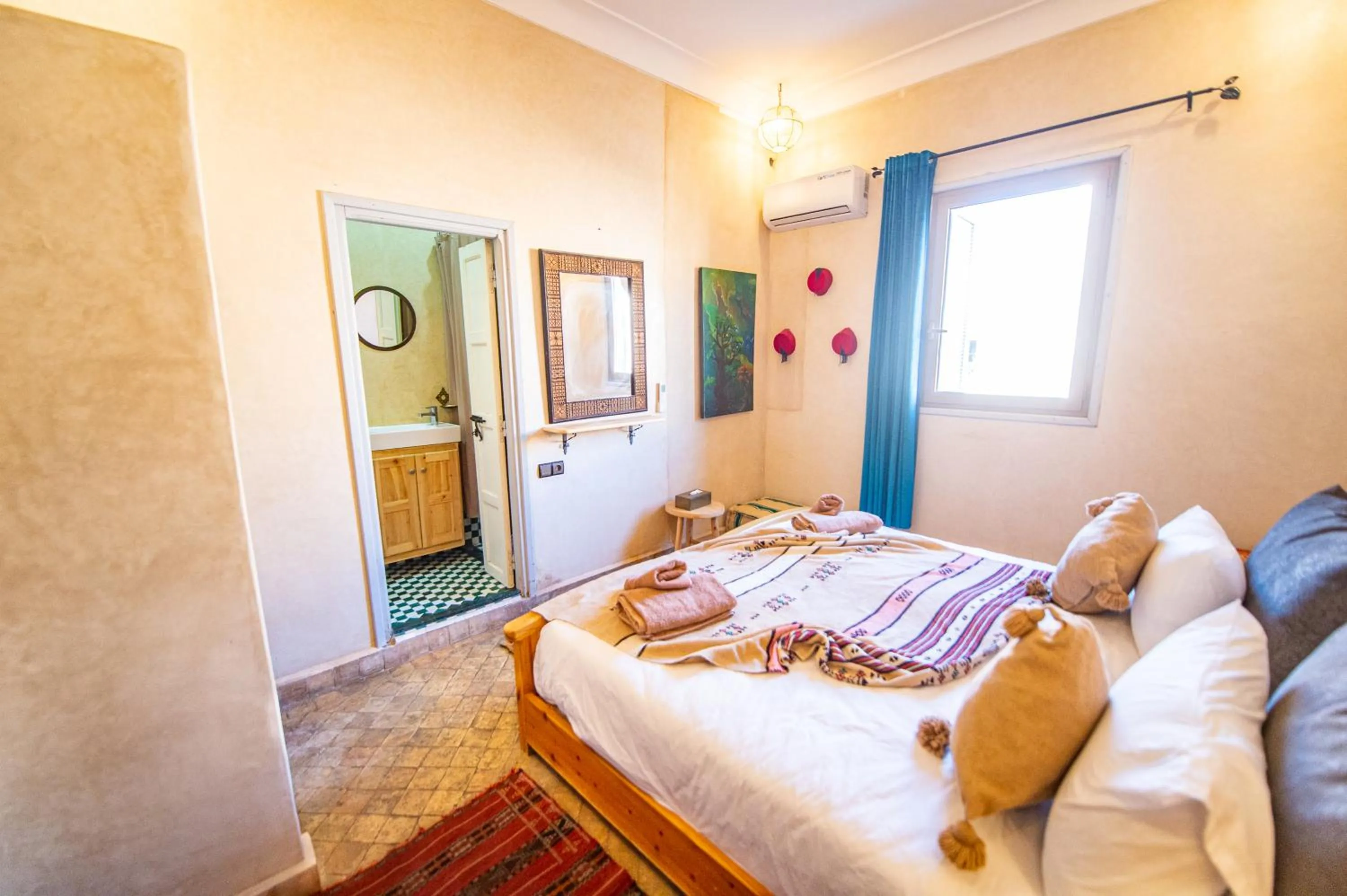 Property building, Bed in KOUTOBIA ROYAL