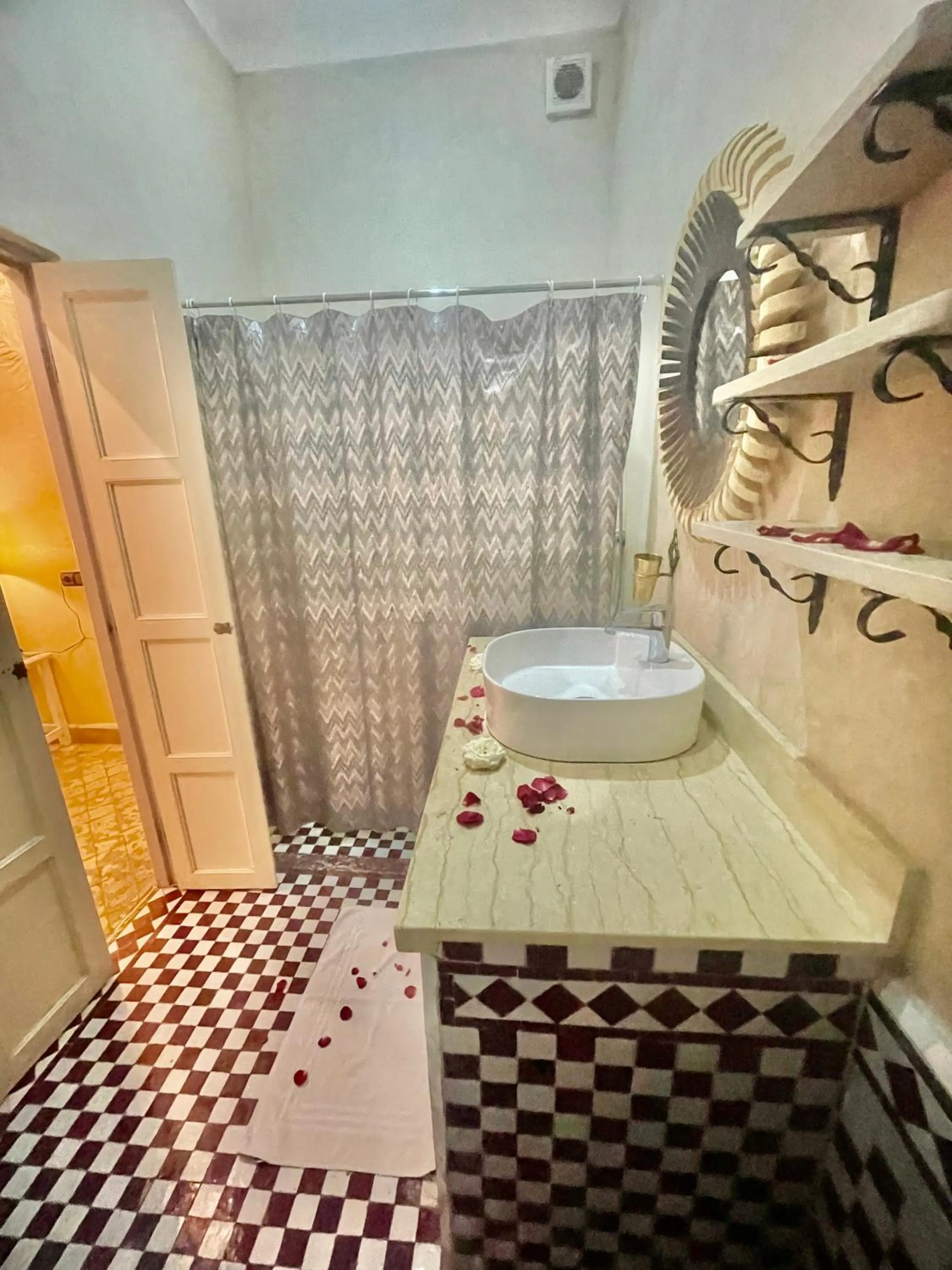 Shower in KOUTOBIA ROYAL