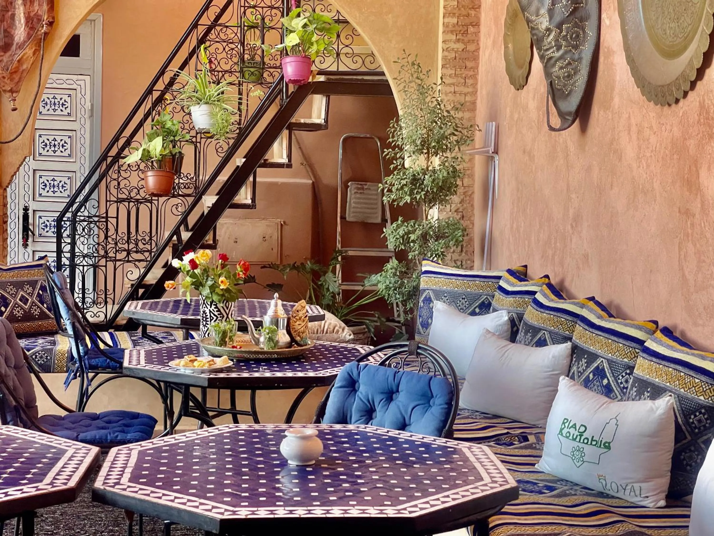 Restaurant/places to eat in KOUTOBIA ROYAL