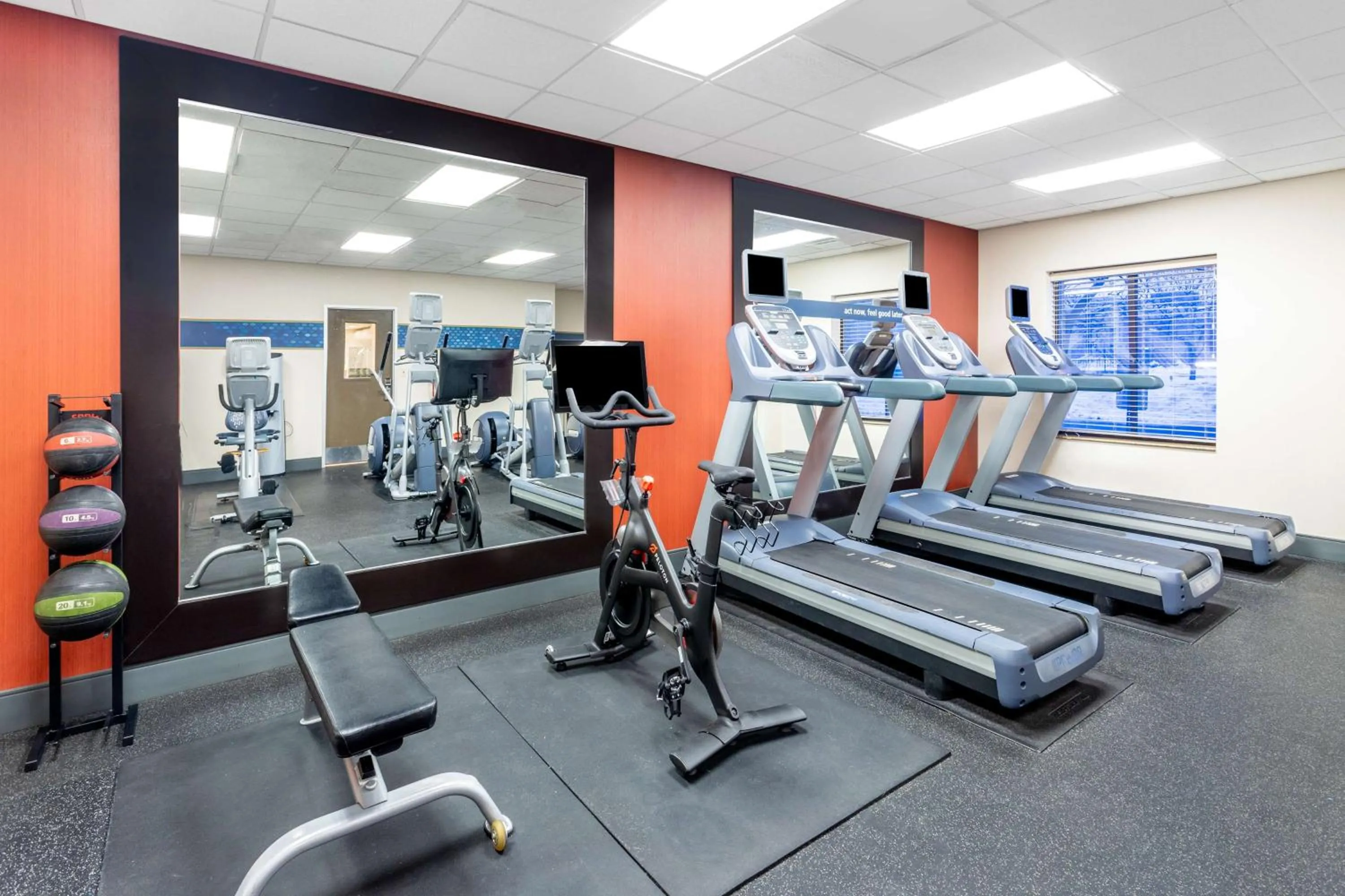 Fitness centre/facilities in Hampton Inn & Suites Minneapolis St. Paul Airport - Mall of America