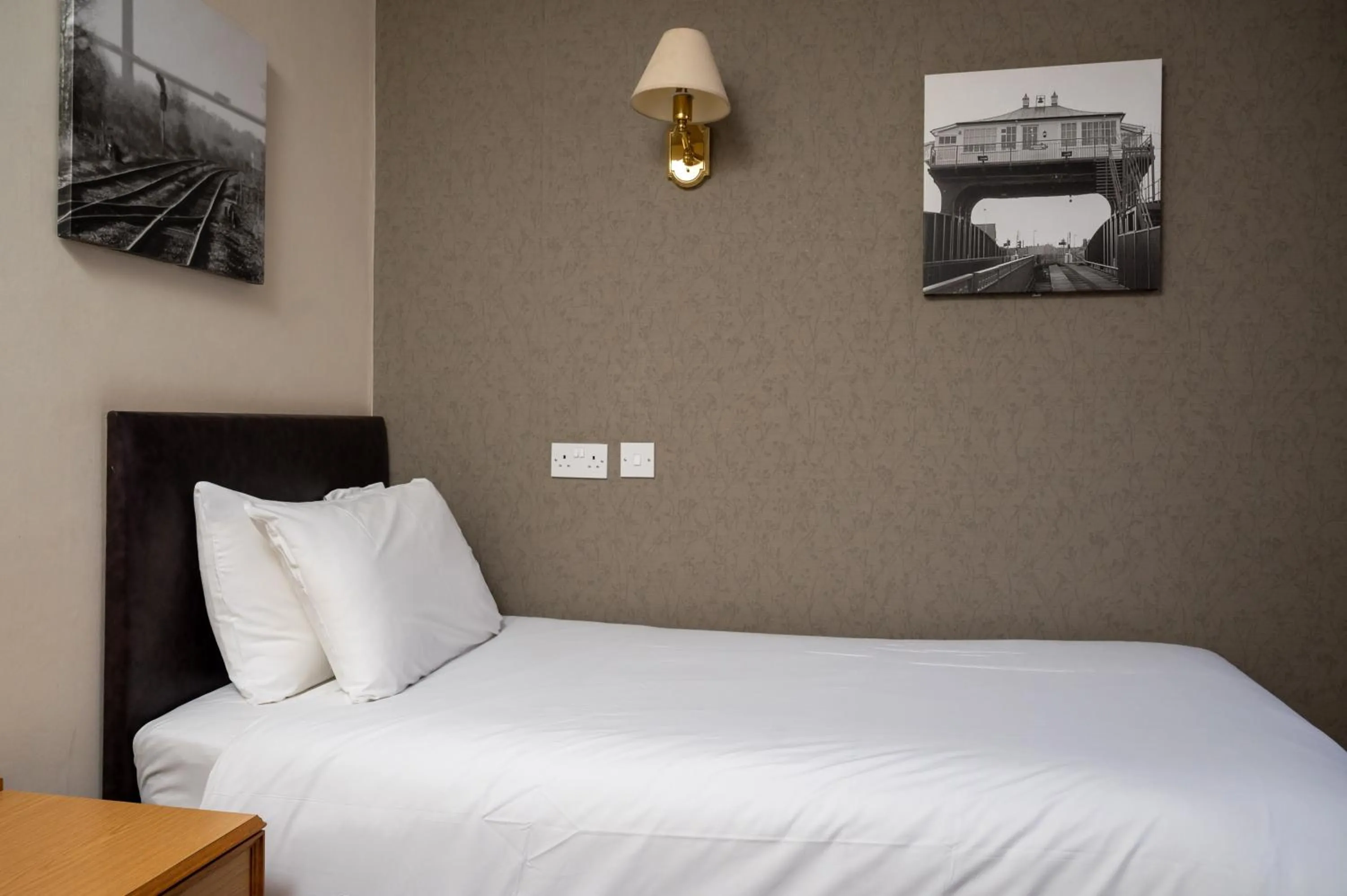 Bedroom, Bed in Old Grey Mare Inn by Greene King Inns