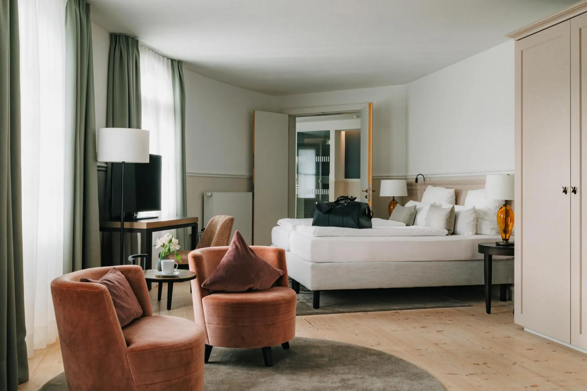 Bedroom, Bed in AMERON Neuschwanstein Alpsee Resort & Spa