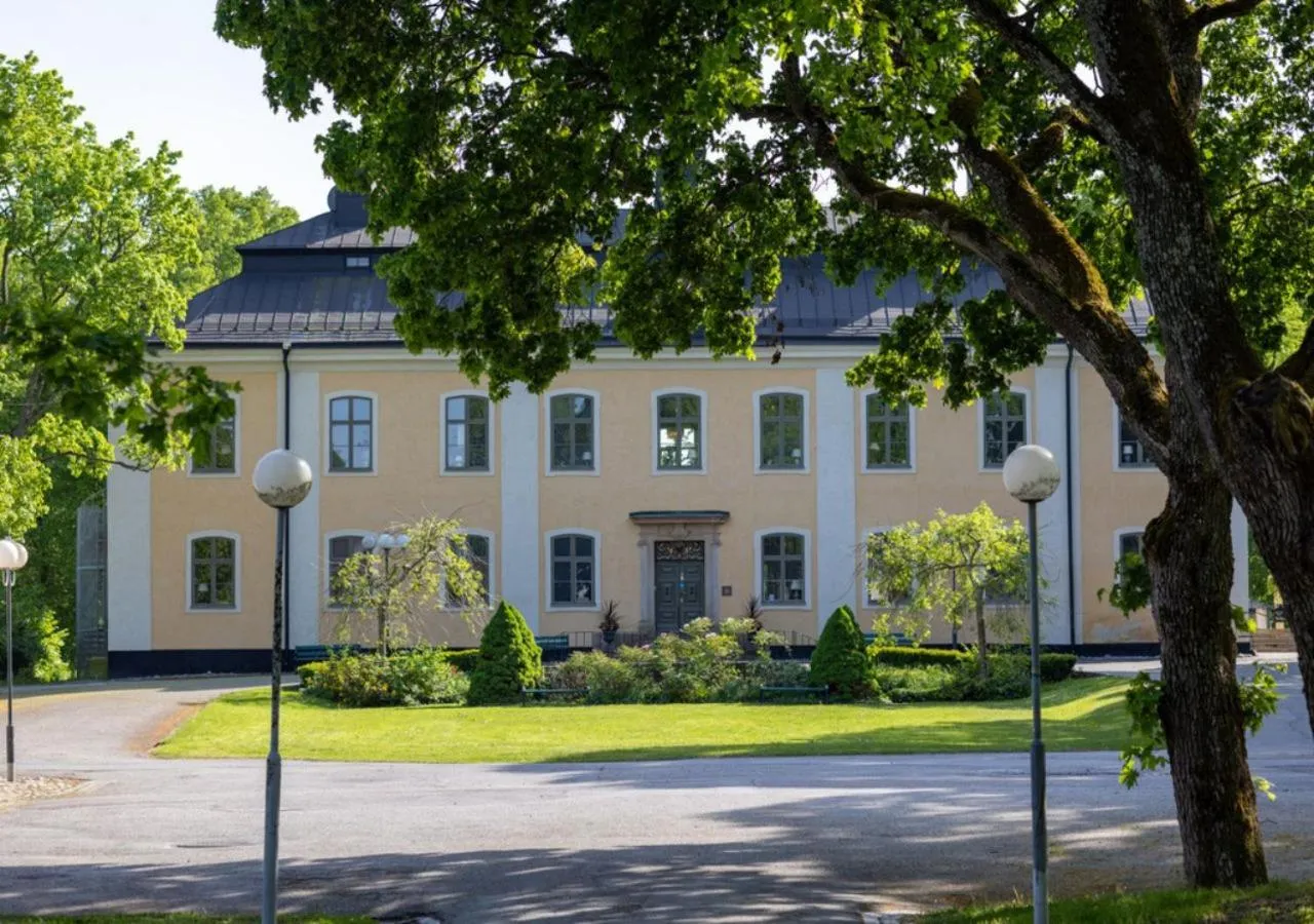 Facade/entrance in Åkeshofs Slott