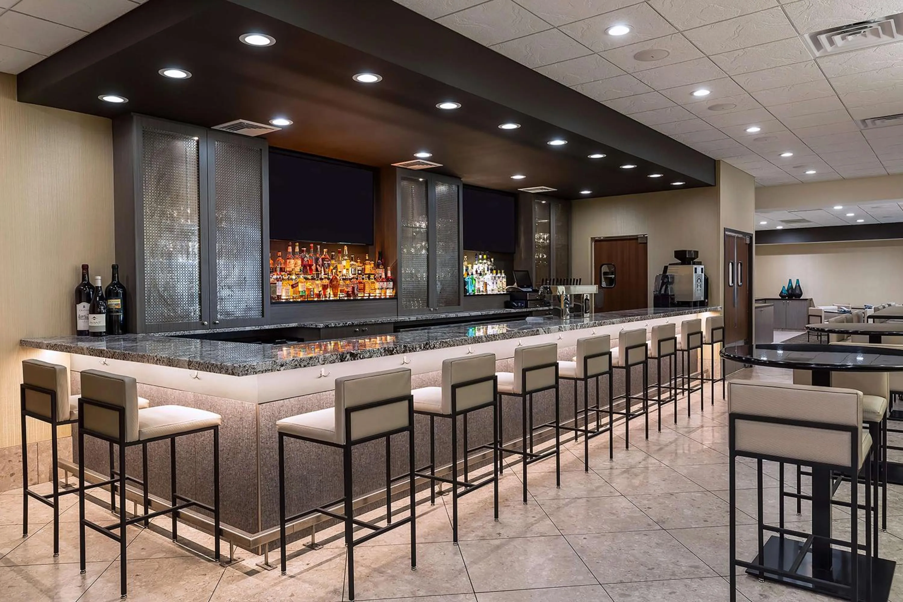 Lounge or bar in DoubleTree by Hilton Madison Downtown
