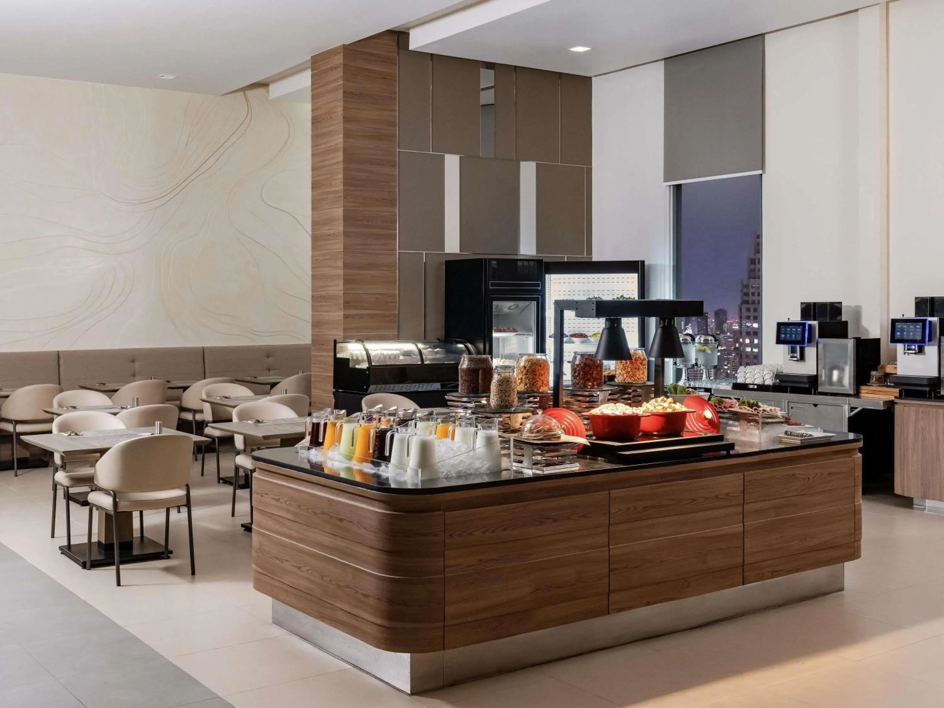 Restaurant/places to eat in ibis Bangkok Siam