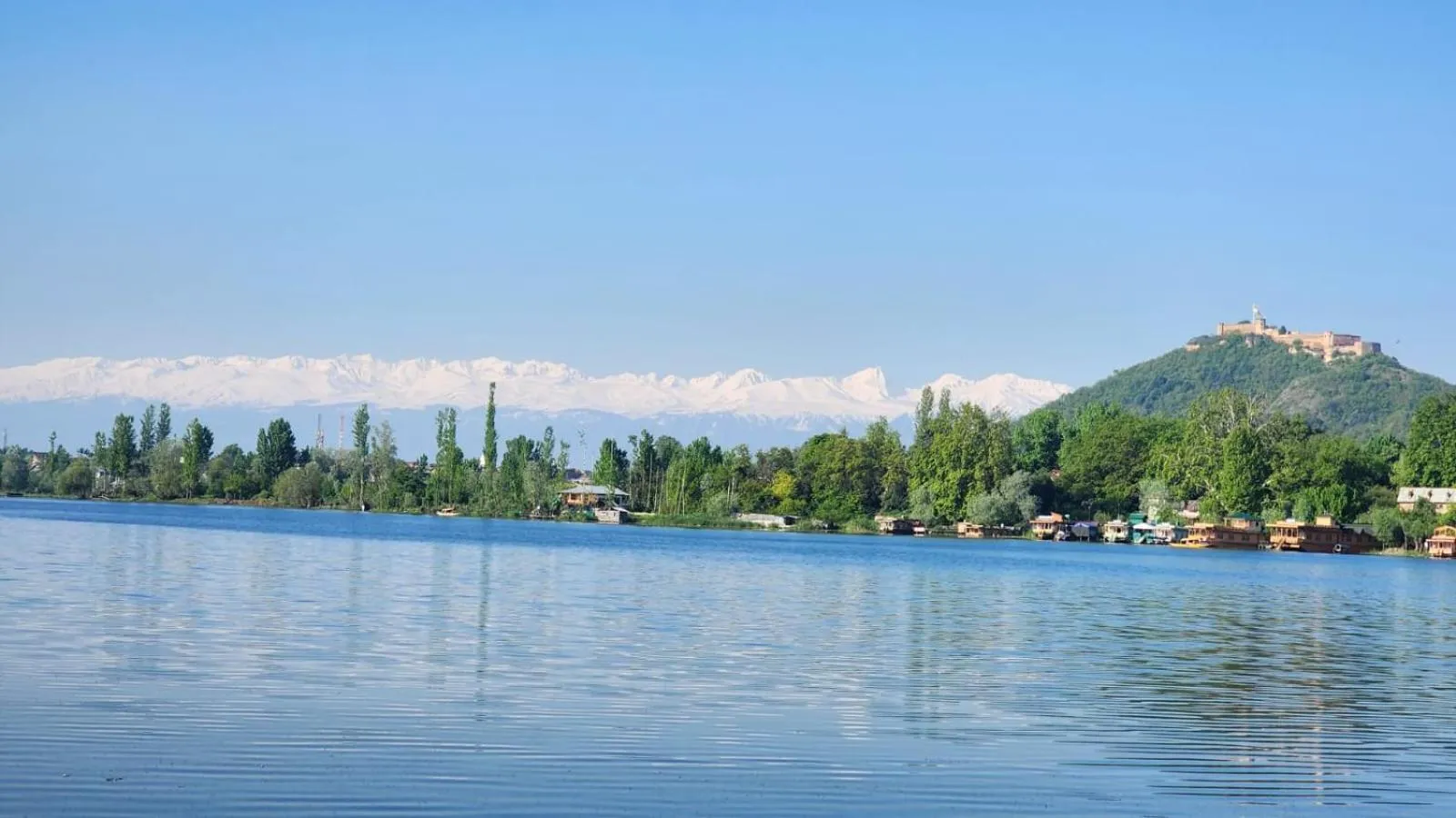 Maharaja palace houseboat