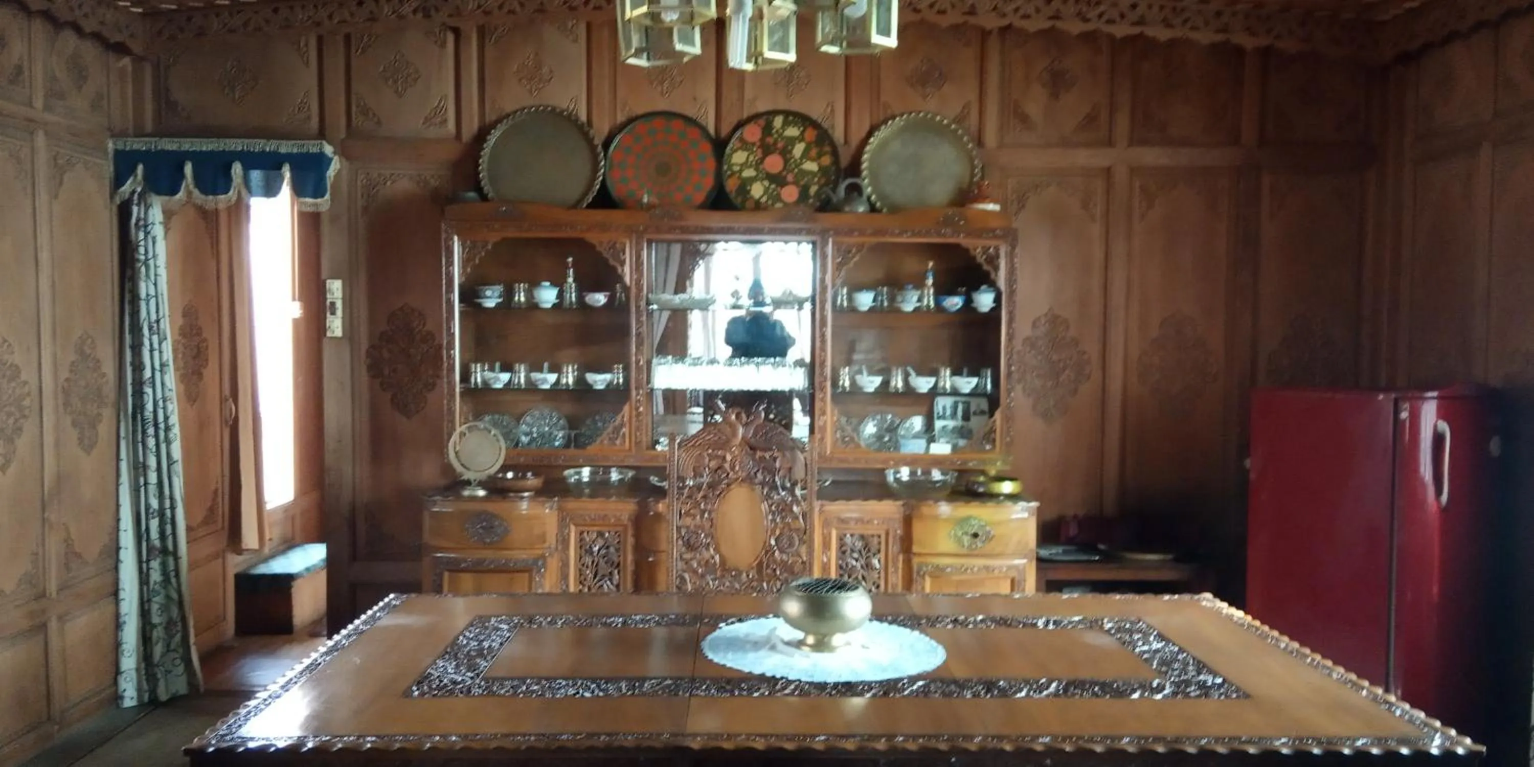 Maharaja palace houseboat