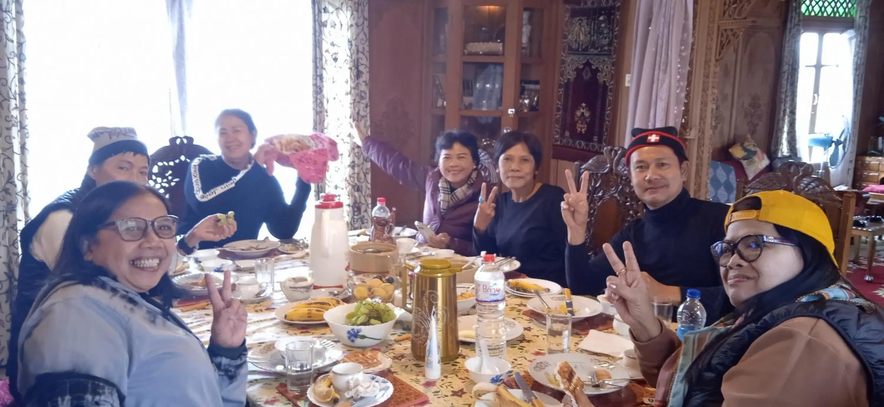 Breakfast in Maharaja palace houseboat