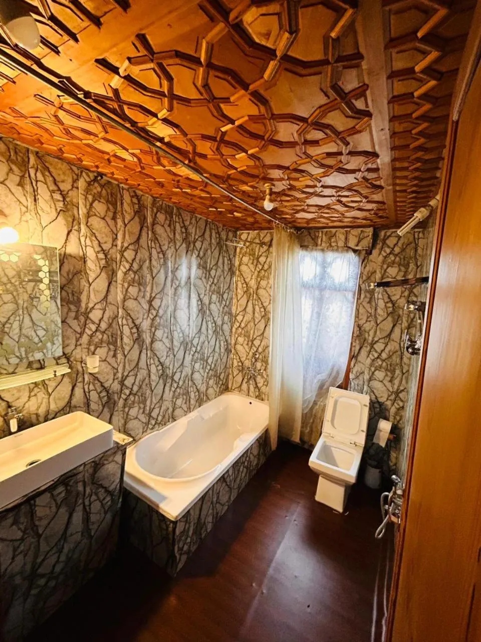 Maharaja palace houseboat