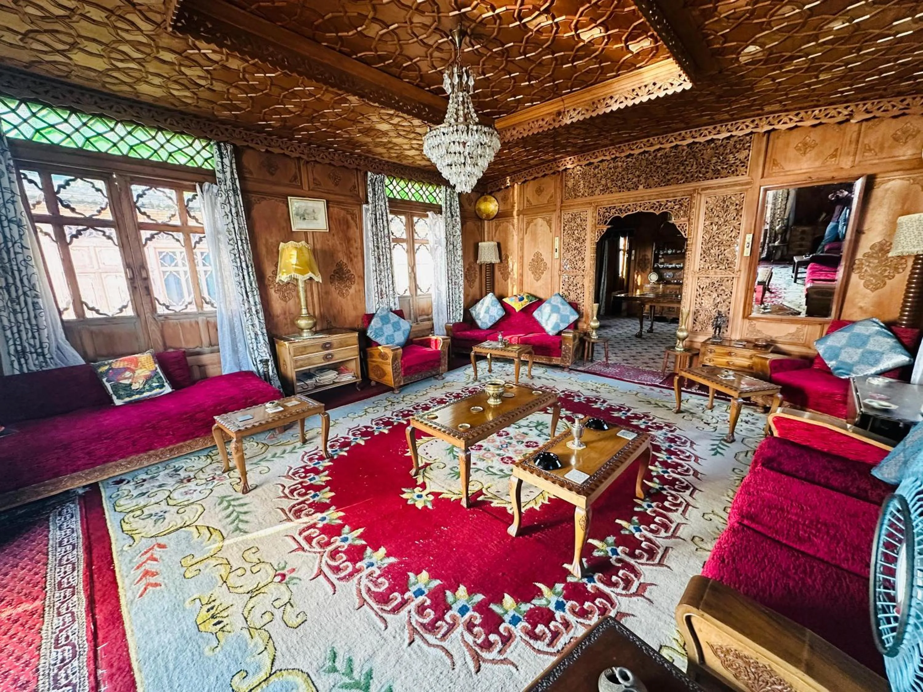 Maharaja palace houseboat