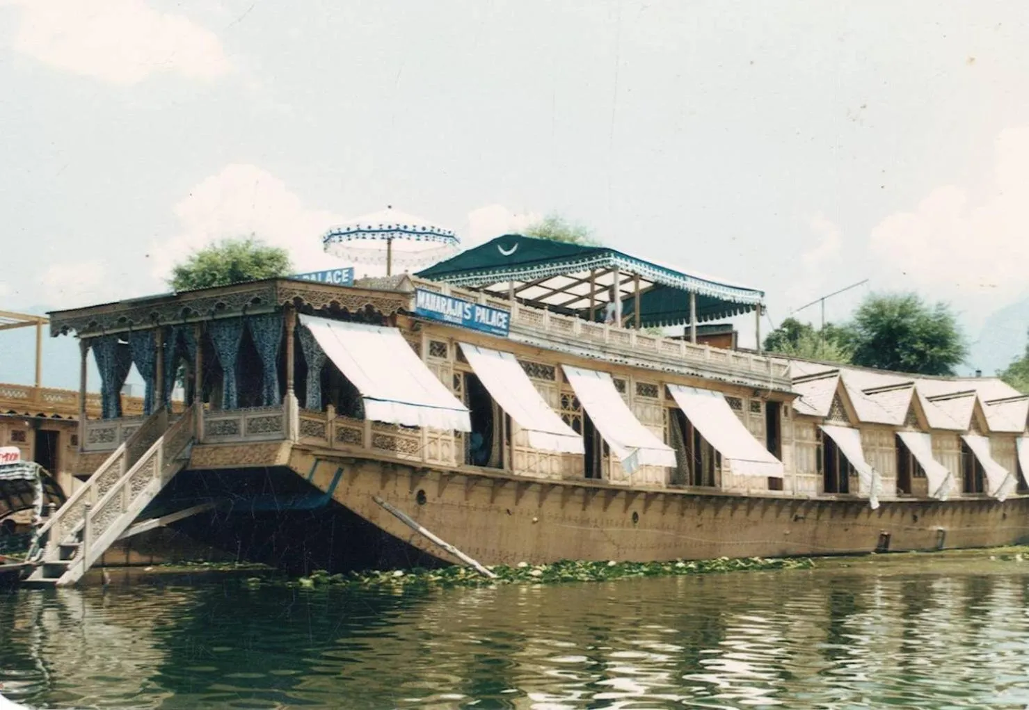 Maharaja palace houseboat