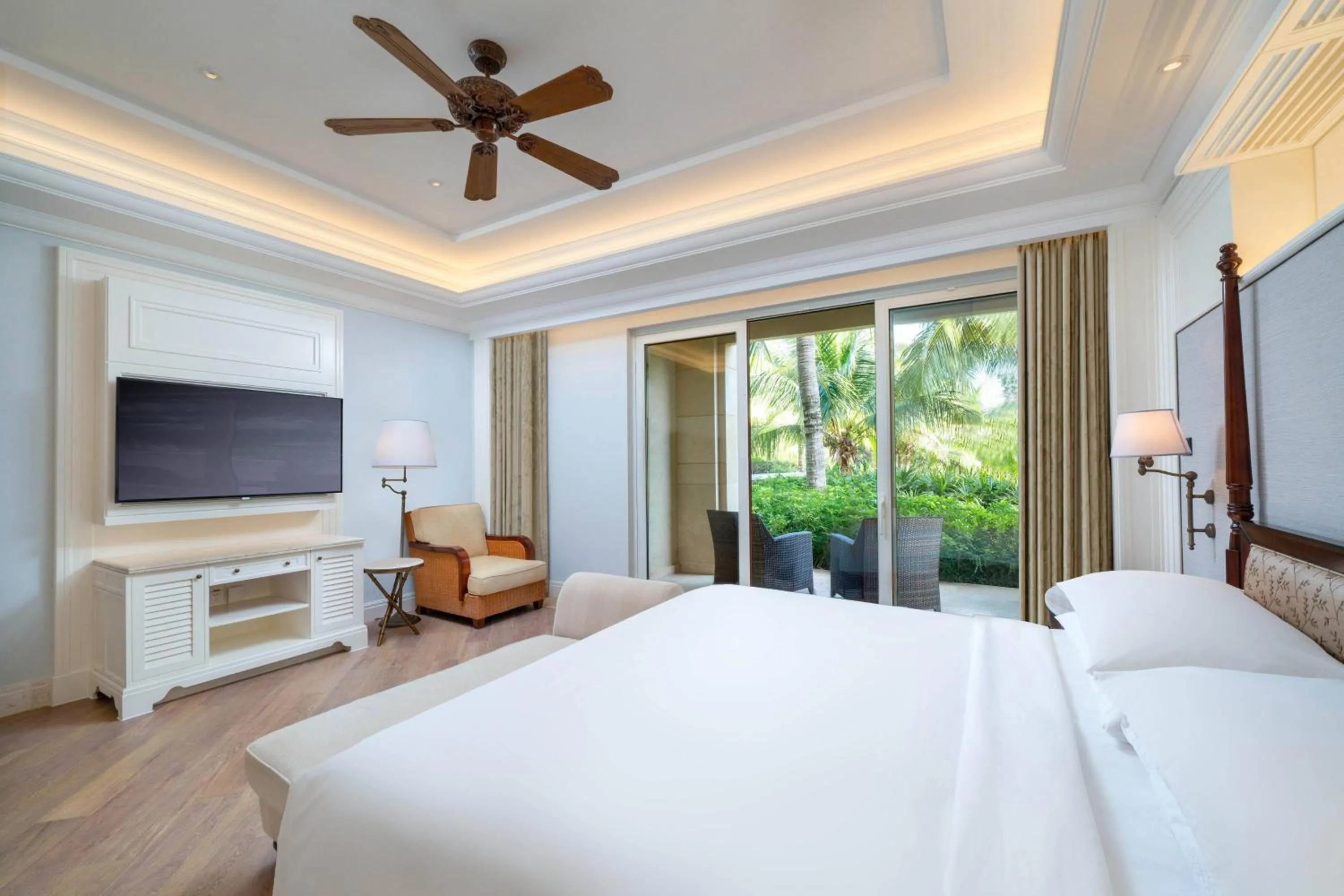 Swimming pool, Bed in JW Marriott Sanya Haitang Bay Resort & Spa