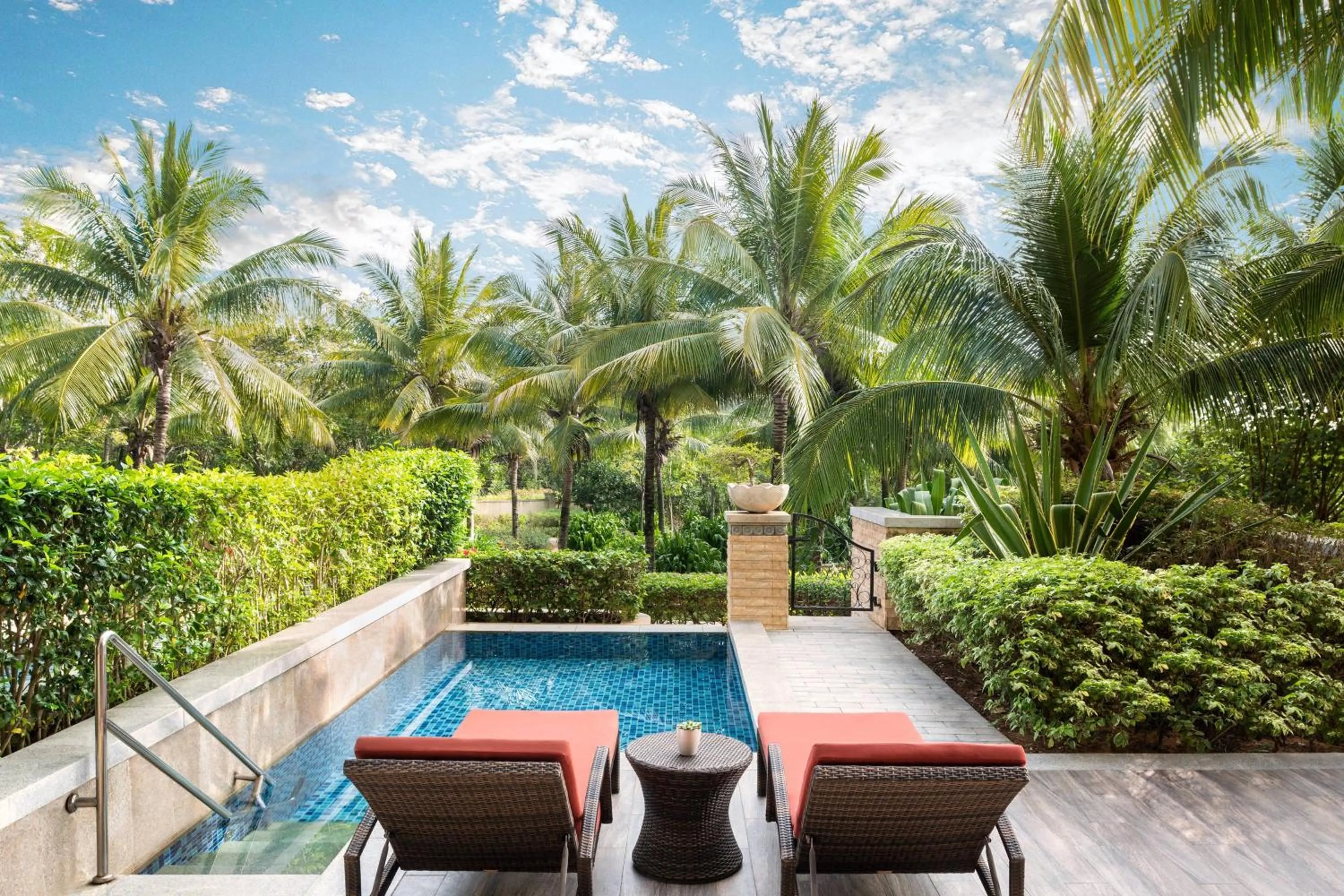 Swimming pool in JW Marriott Sanya Haitang Bay Resort & Spa