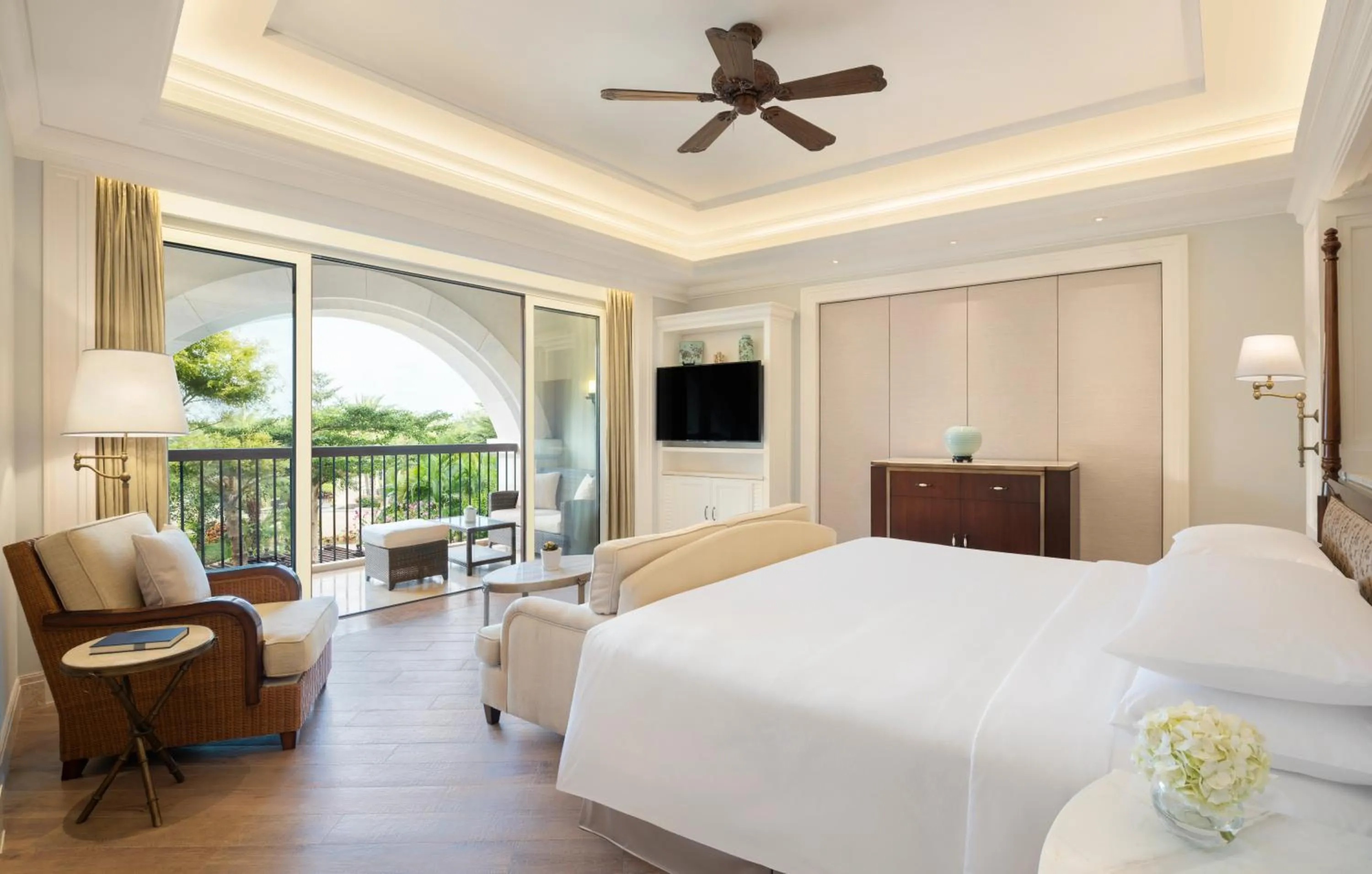 Photo of the whole room, Bed in JW Marriott Sanya Haitang Bay Resort & Spa