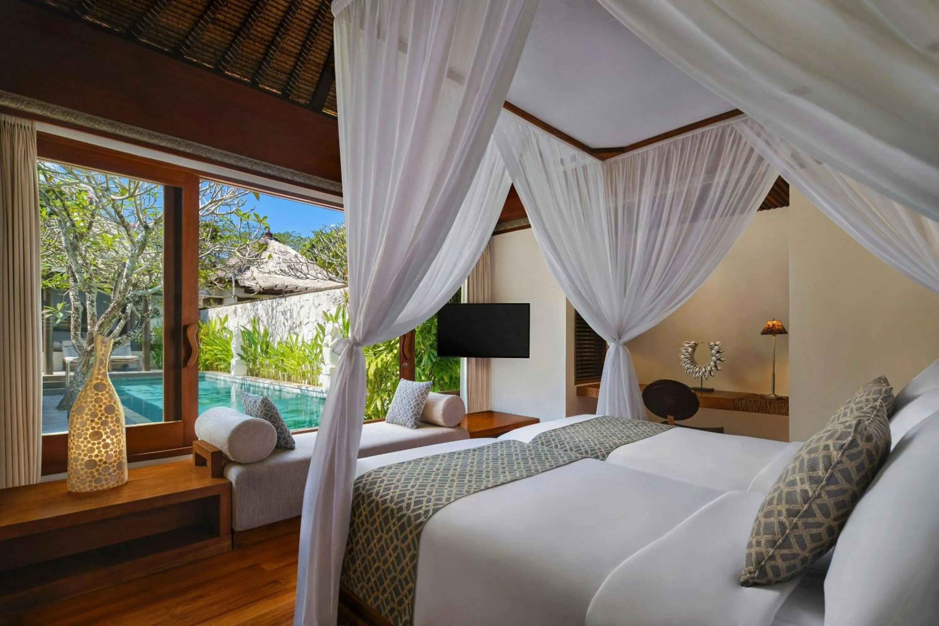 Swimming pool, Bed in Amarterra Villas Resort Bali Nusa Dua, Autograph Collection