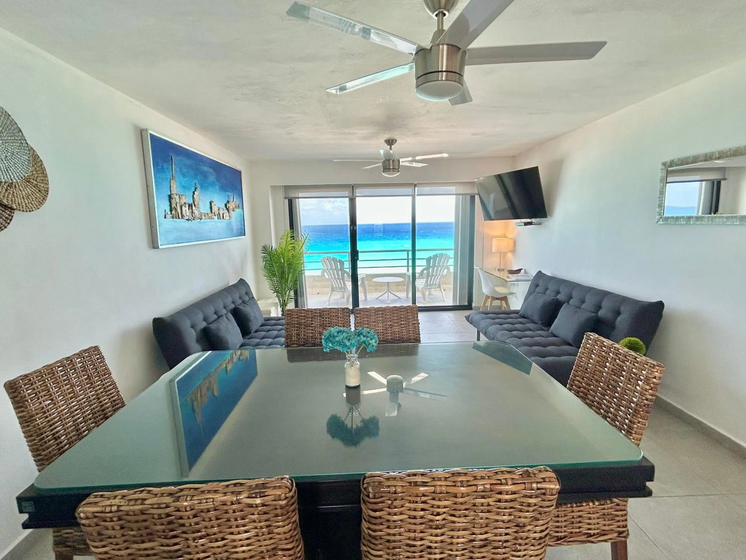 Living room in Sparkling Ocean View in Cancun