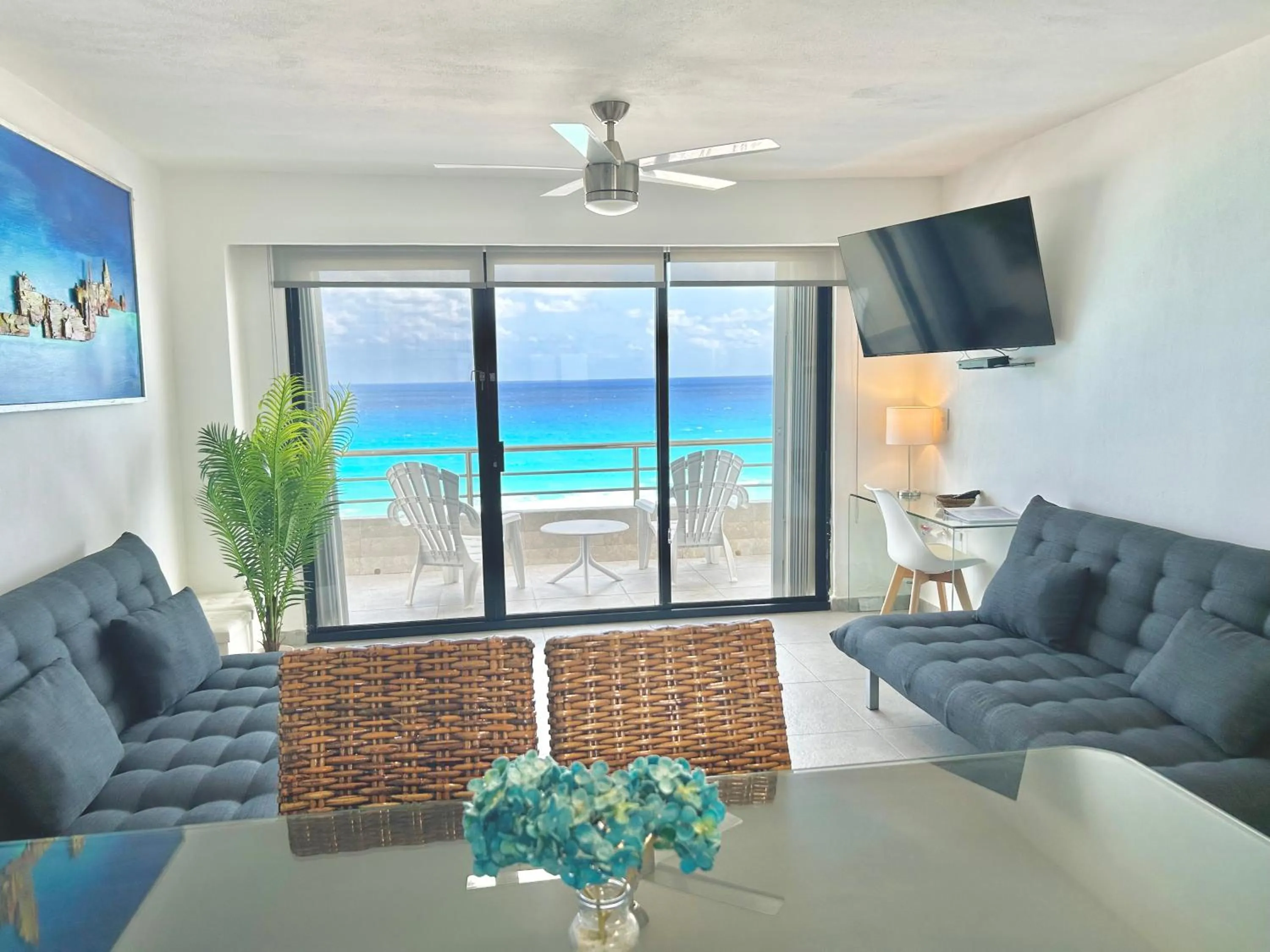 Living room in Sparkling Ocean View in Cancun