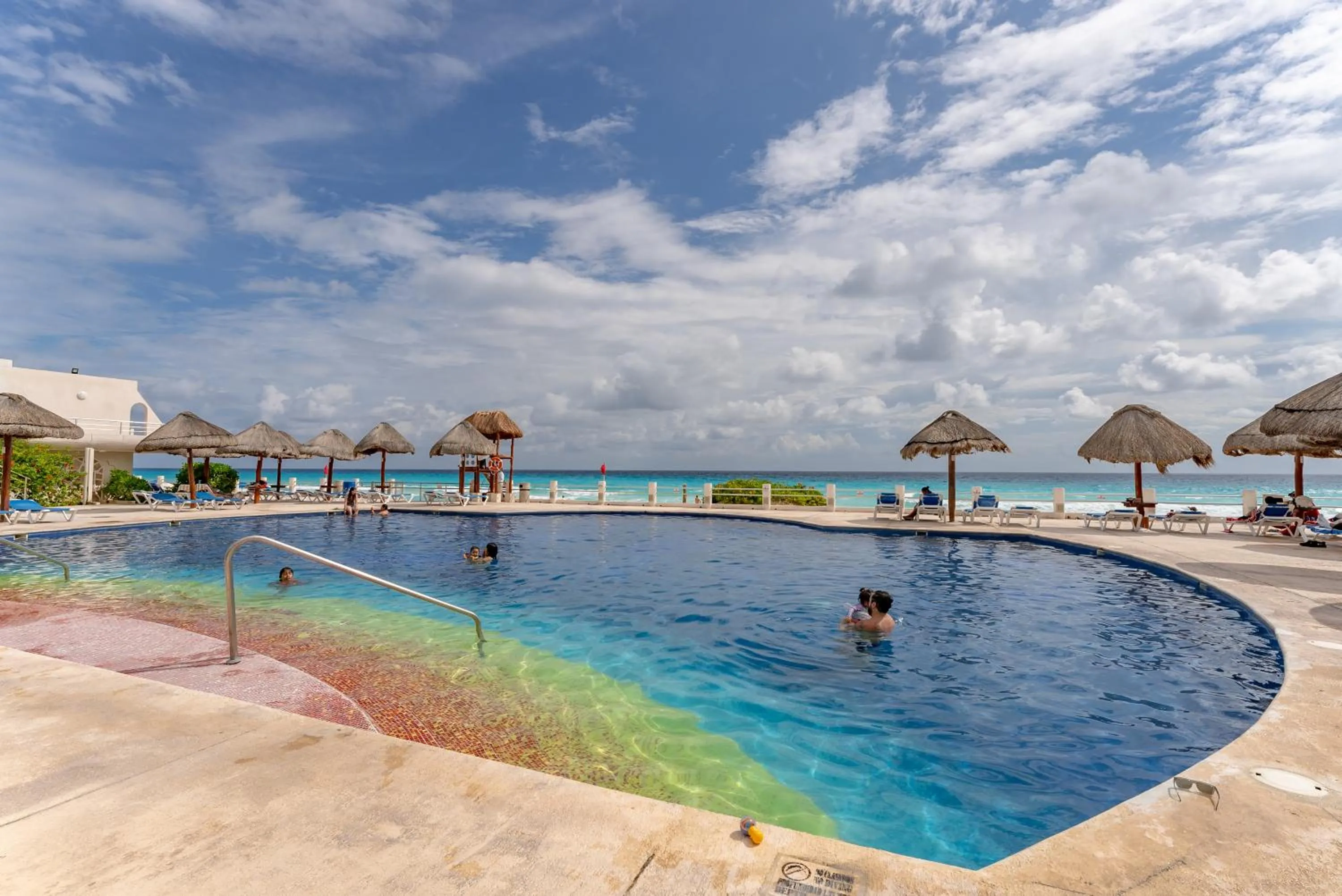 Swimming pool in Sparkling Ocean View in Cancun