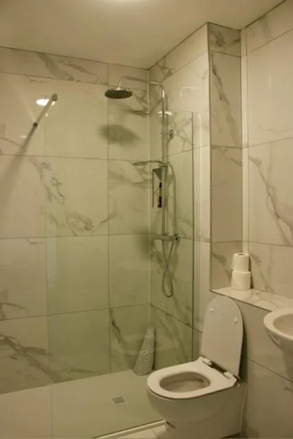 Bathroom in Ferryport House B&B