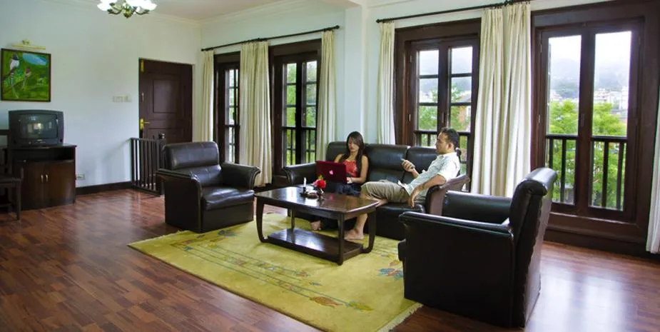 Living room in Park Village Resort by KGH Group