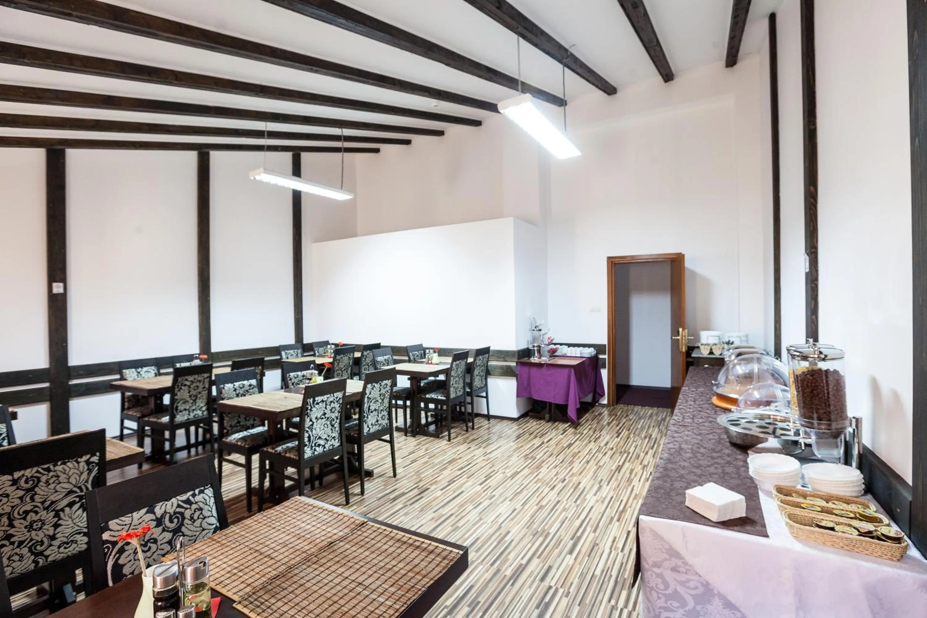 Restaurant/places to eat in Hotel Citadella