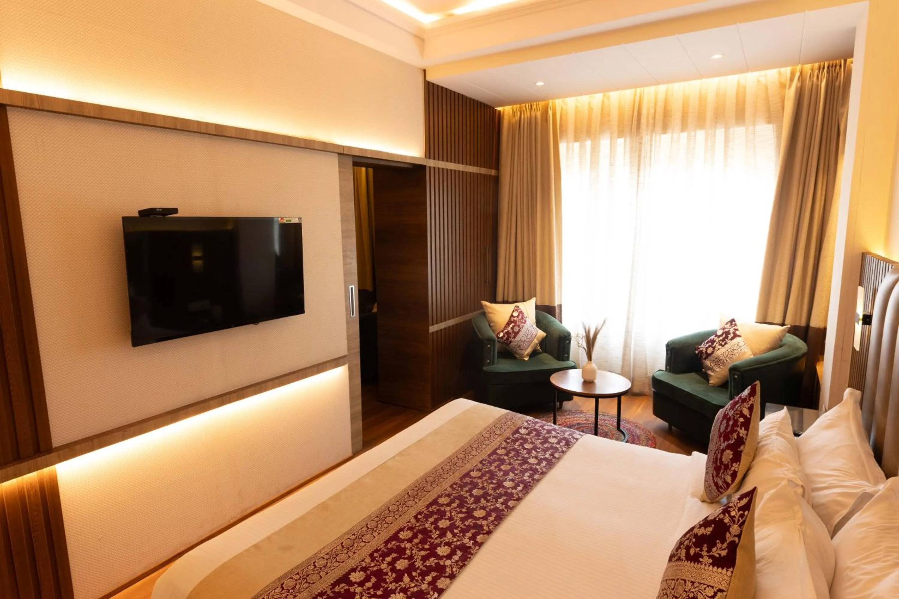 Photo of the whole room, Bed in New Hotel Broadway