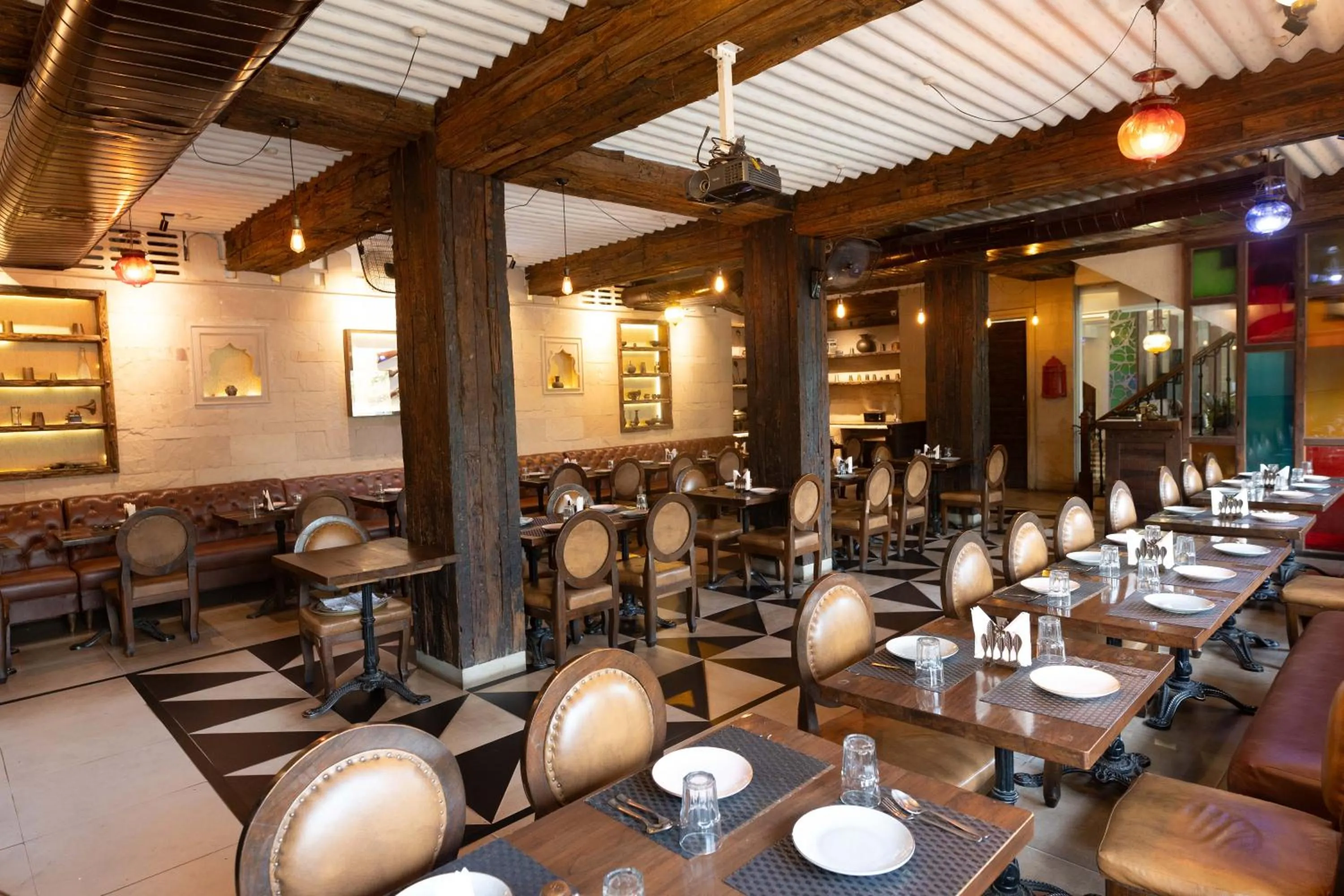 Restaurant/places to eat in New Hotel Broadway