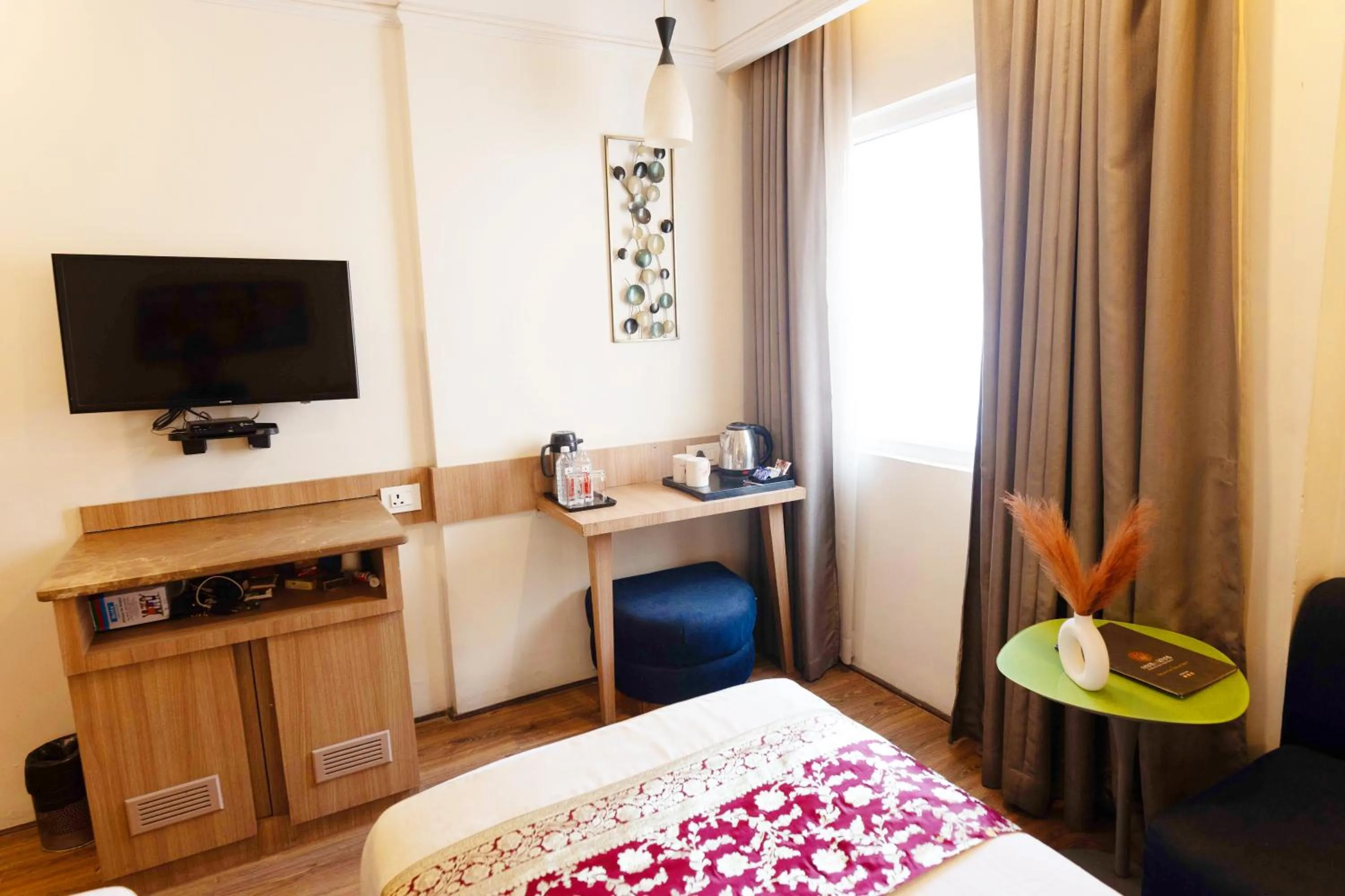 TV and multimedia, Bed in New Hotel Broadway