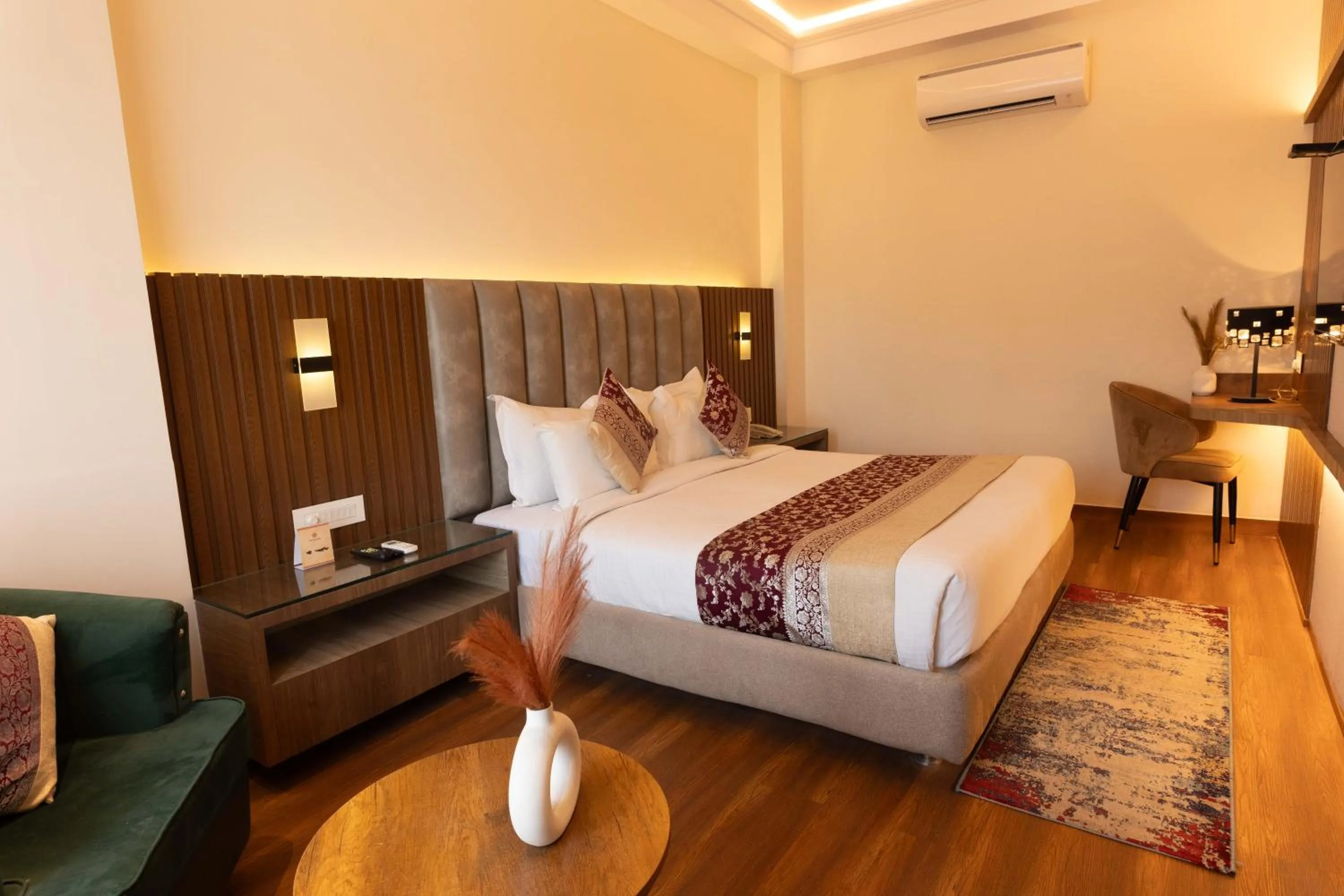 Photo of the whole room, Bed in New Hotel Broadway