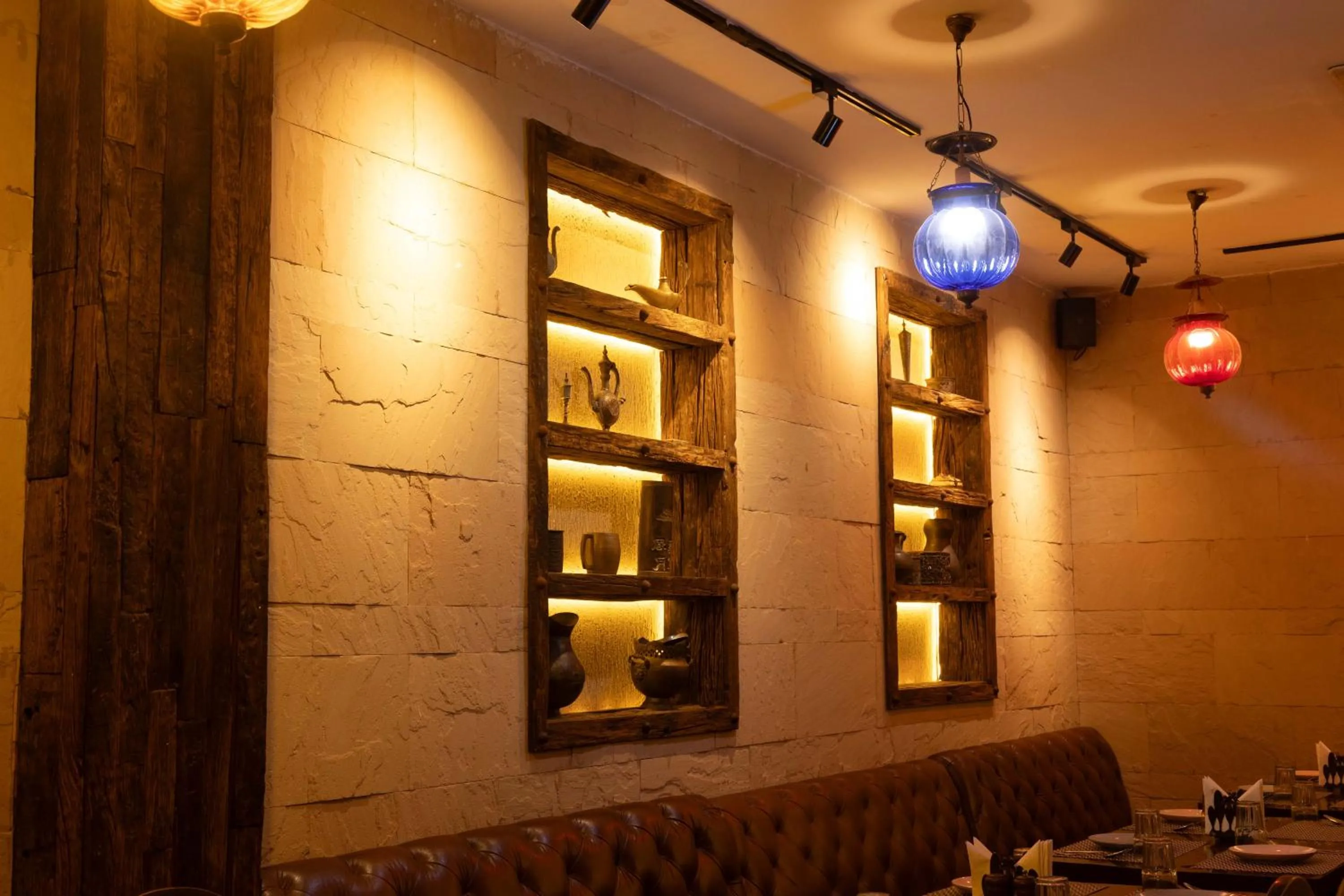 Restaurant/places to eat in New Hotel Broadway