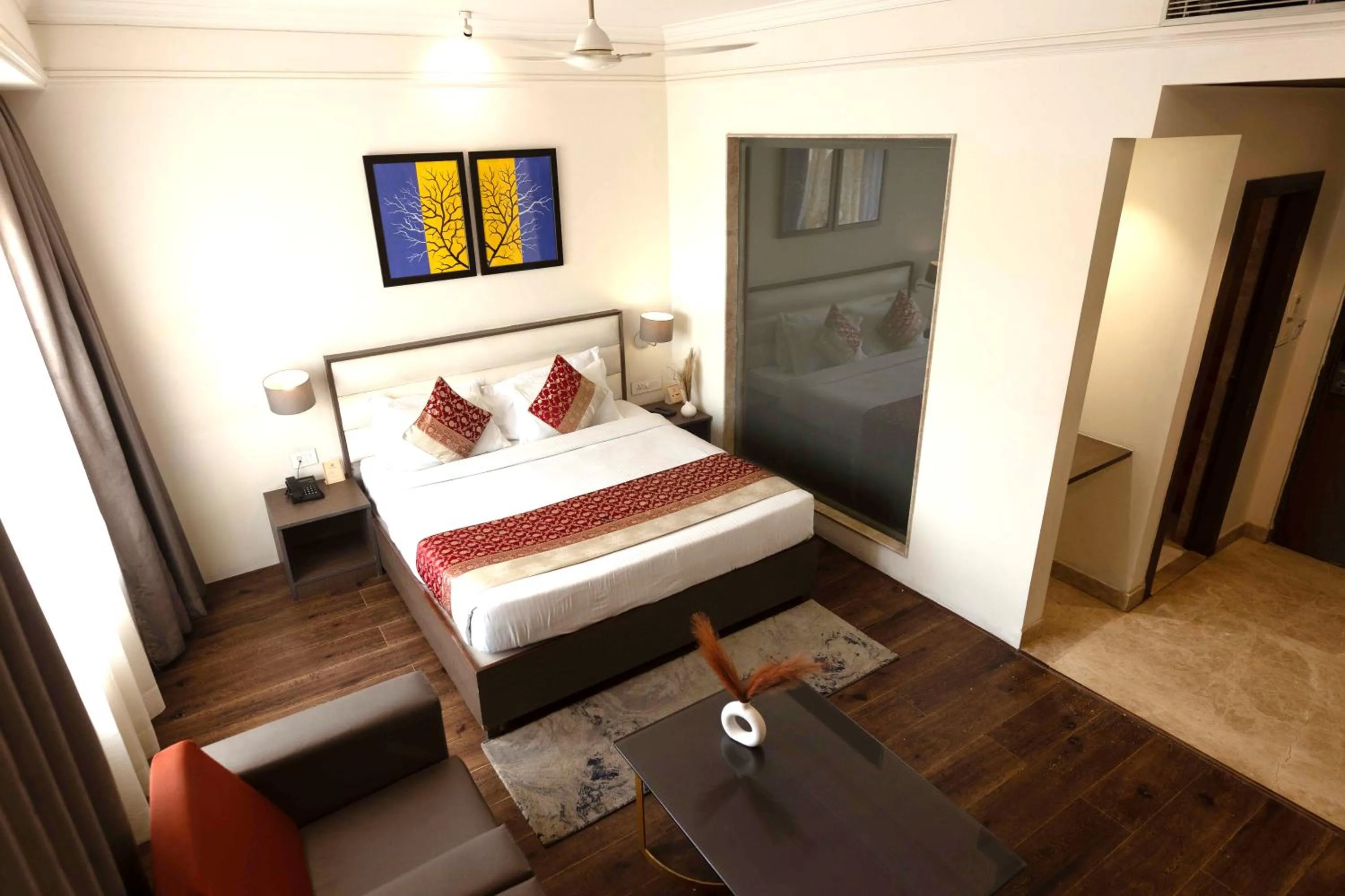 Photo of the whole room, Bed in New Hotel Broadway