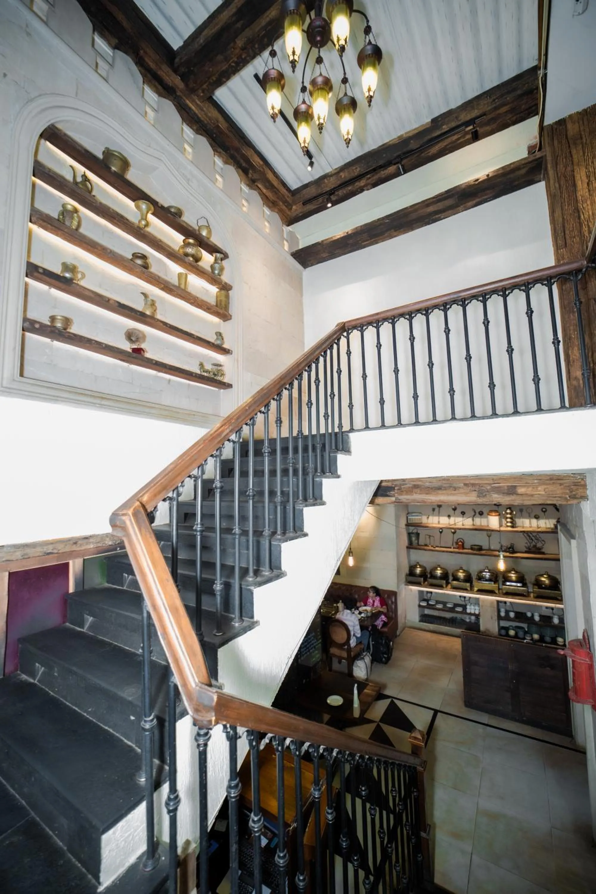 Restaurant/places to eat in New Hotel Broadway